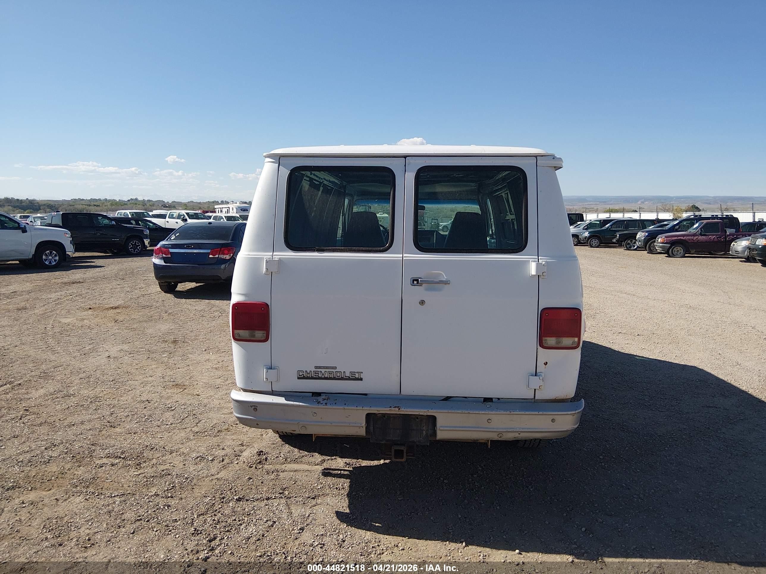 1990 Chevrolet G20   White vin: 1GCEG25K9L7101203