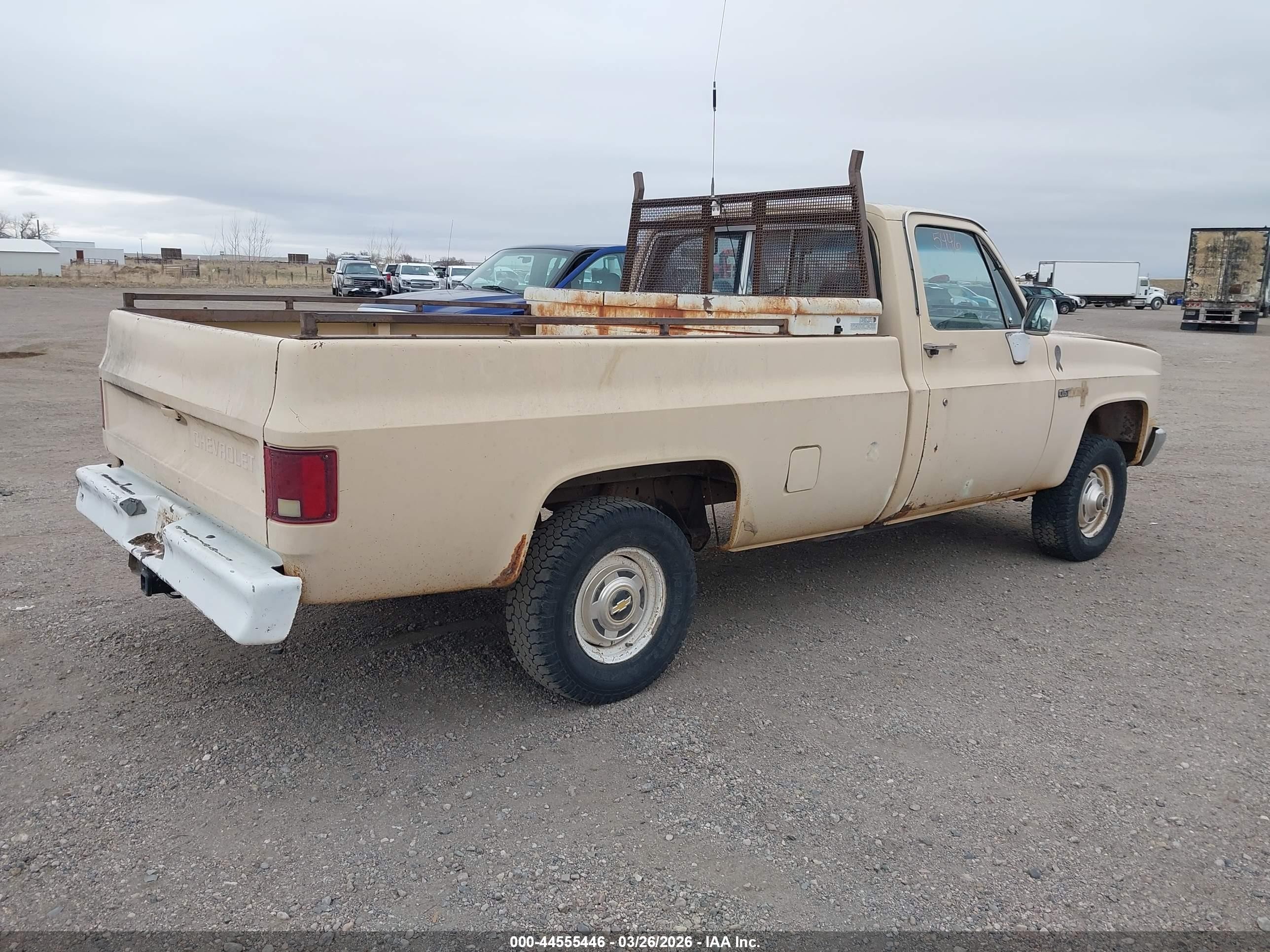 1986 Chevrolet K10   Желто-коричневый vin: 1GCEK14H5GJ111377