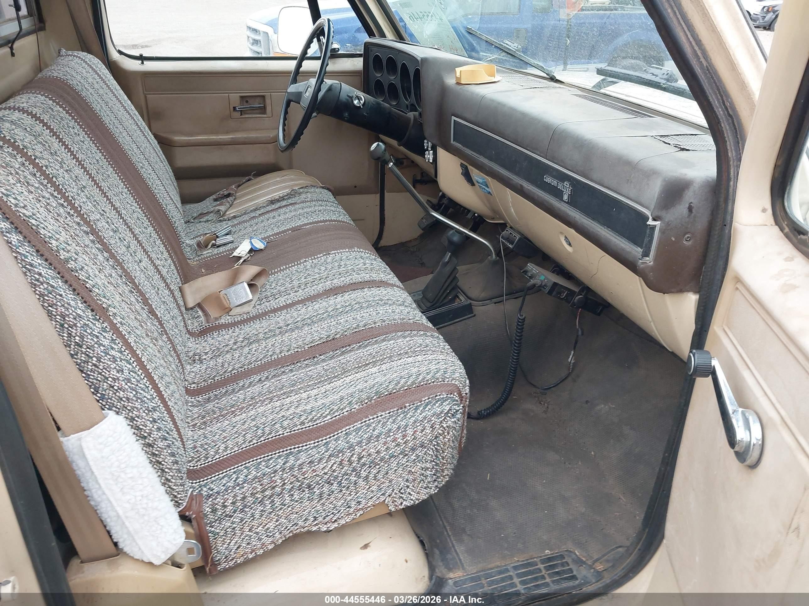 1986 Chevrolet K10   Желто-коричневый vin: 1GCEK14H5GJ111377