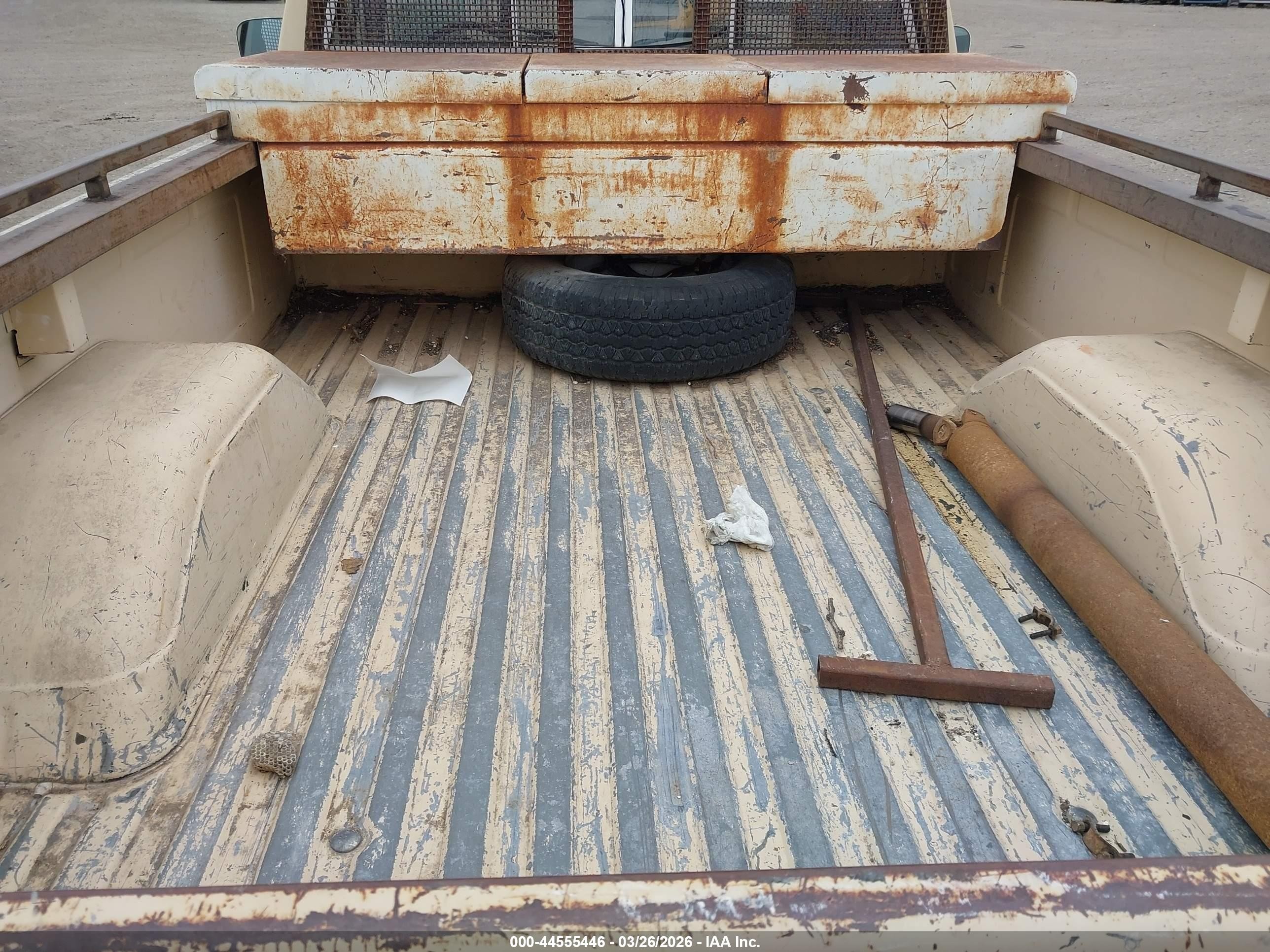 1986 Chevrolet K10   Желто-коричневый vin: 1GCEK14H5GJ111377