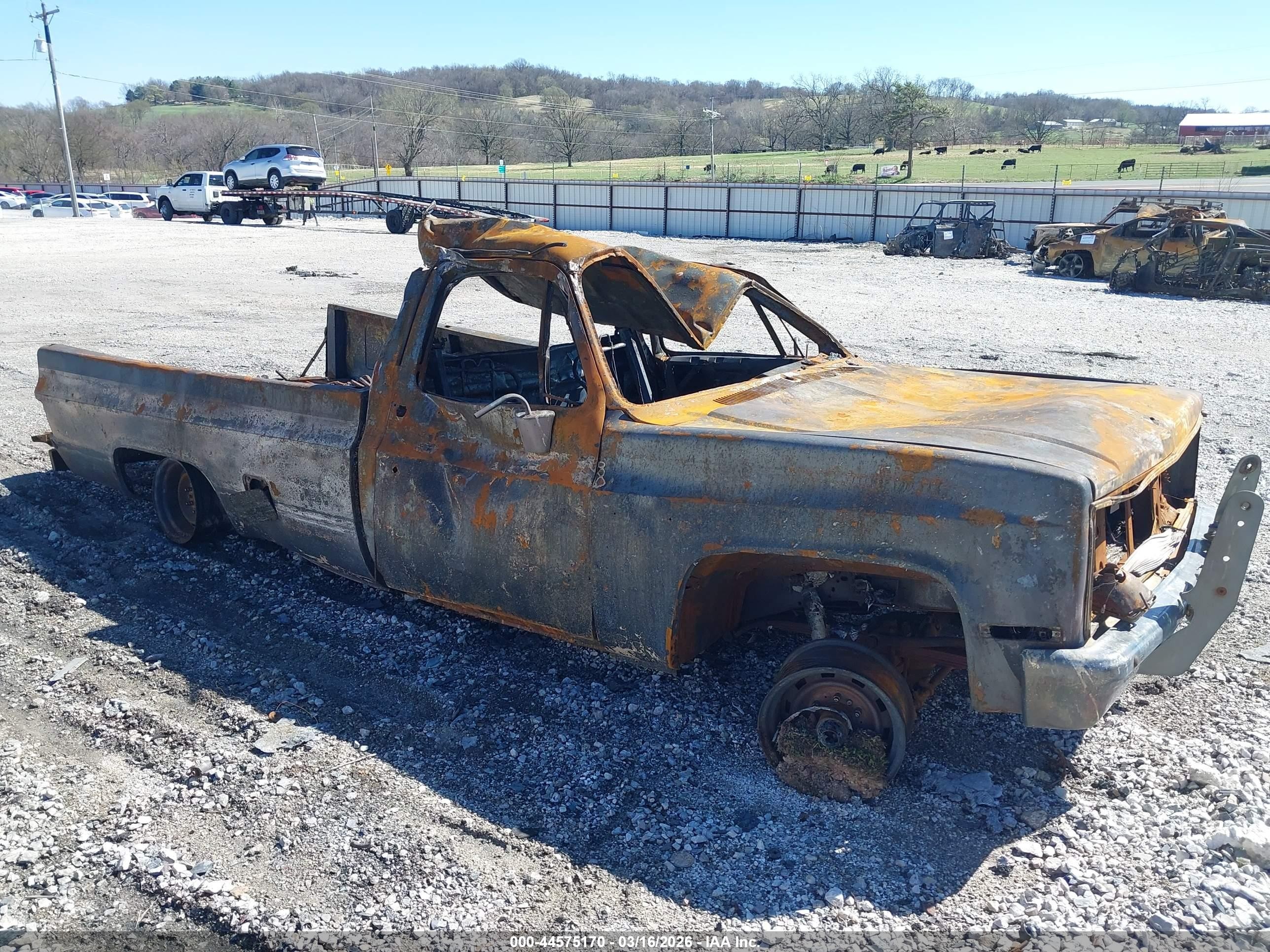 1986 Chevrolet K10   White vin: 1GCEK14H9GS191647