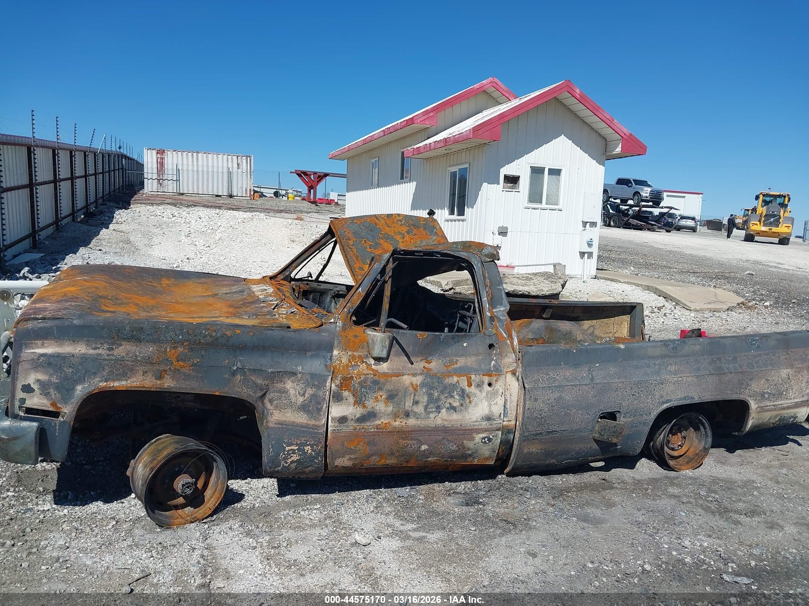 1986 Chevrolet K10   White vin: 1GCEK14H9GS191647