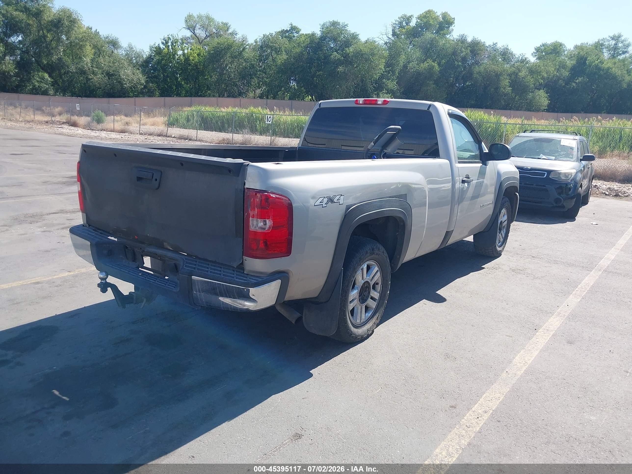 2007 Chevrolet Silverado 1500 Work Truck Silver vin: 1GCEK14J27Z618869