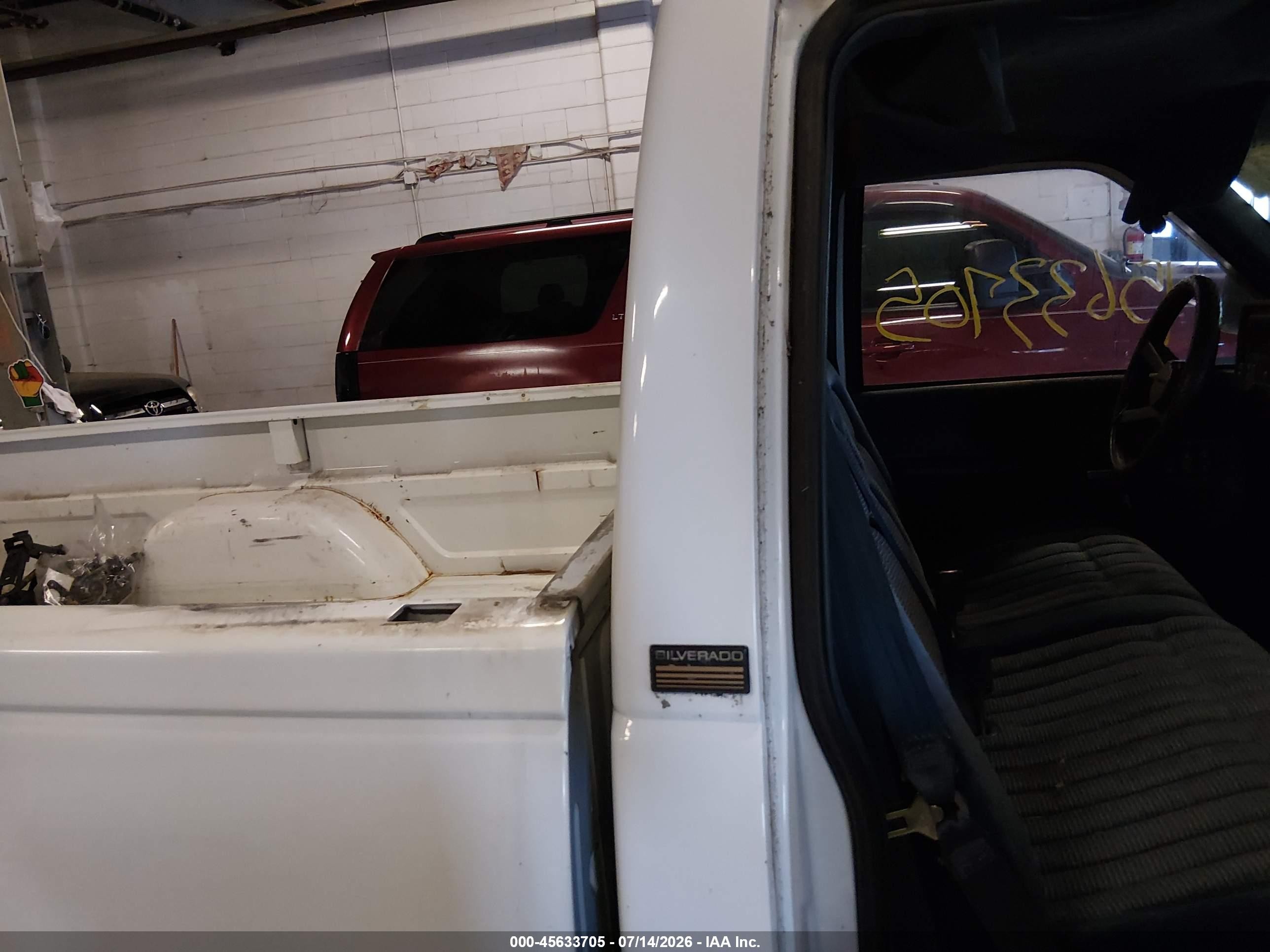 1992 Chevrolet Gmt-400 K1500 White vin: 1GCEK14K0NE129383