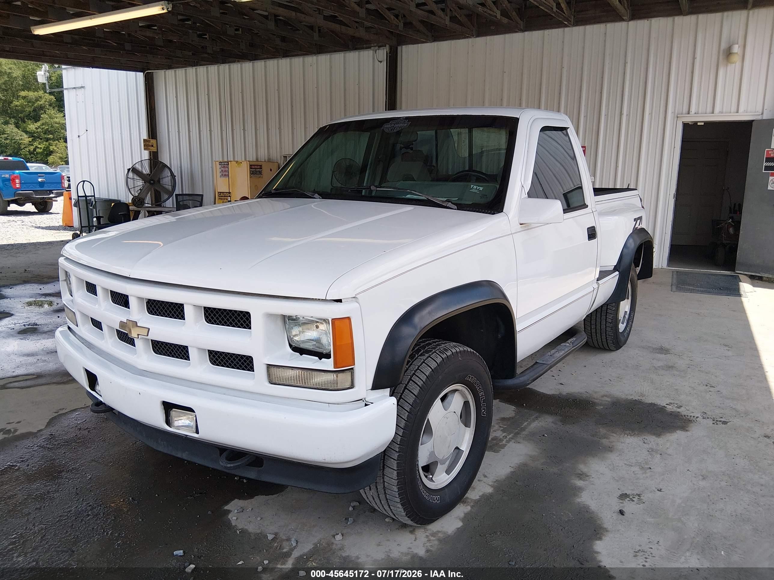 1993 Chevrolet Gmt-400 K1500 White vin: 1GCEK14K4PZ160423