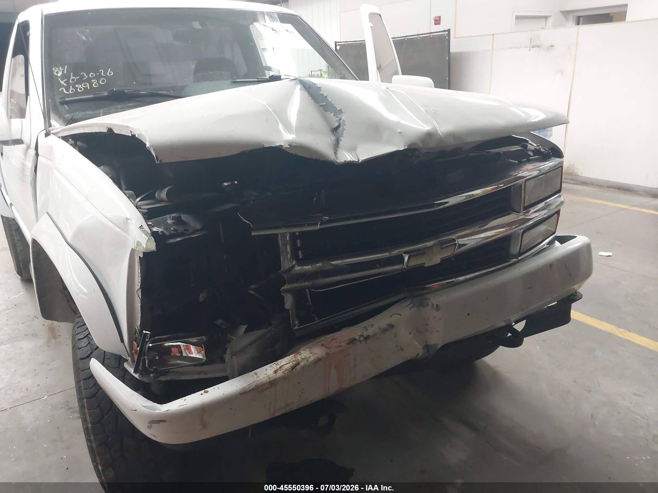 1995 Chevrolet Gmt-400 K1500 White vin: 1GCEK14K5SZ268980
