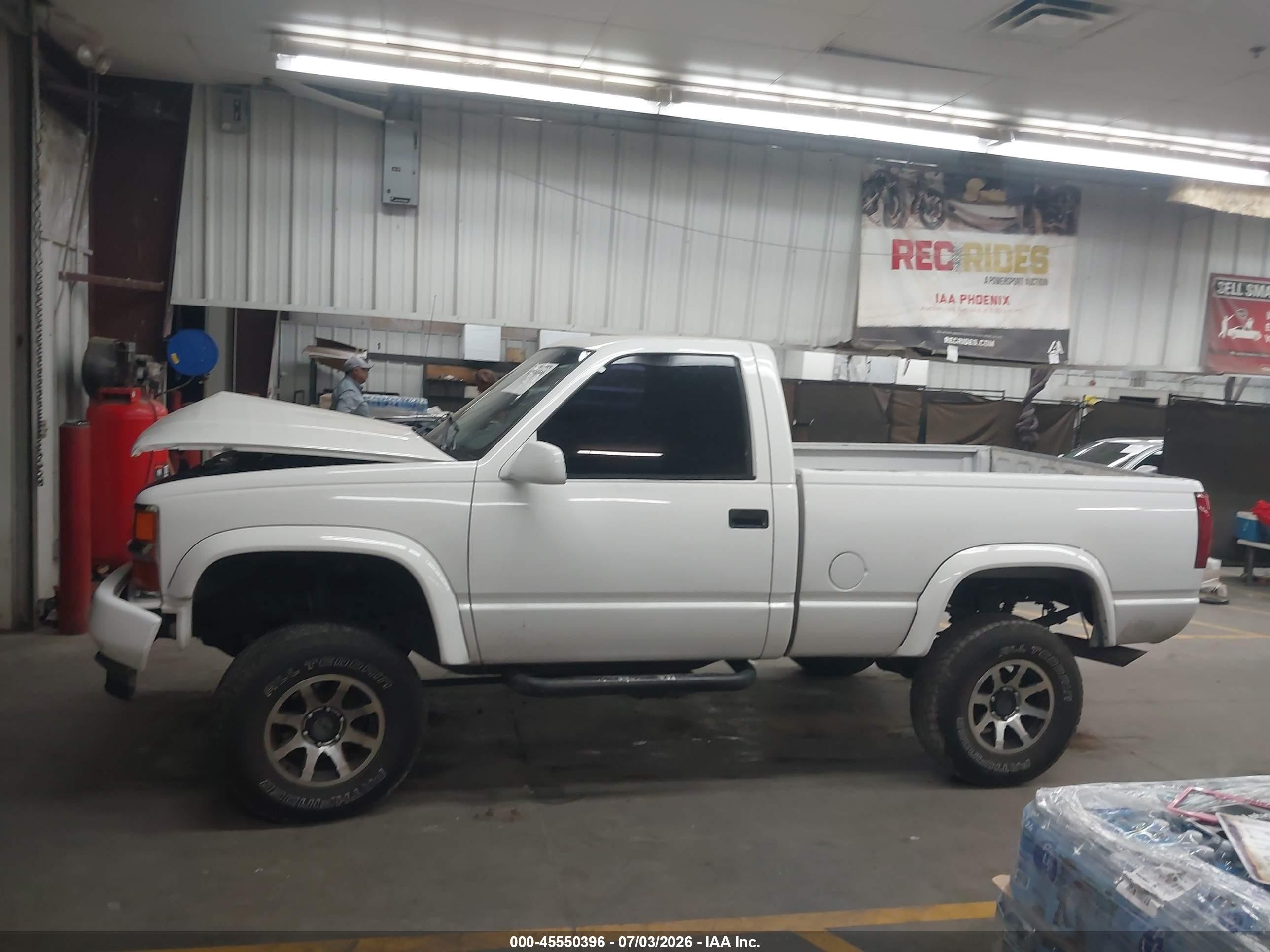 1995 Chevrolet Gmt-400 K1500 White vin: 1GCEK14K5SZ268980