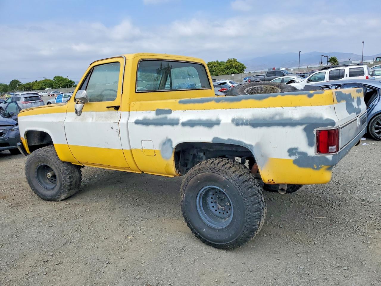 1984 Chevrolet C/k 10 Series Yellow vin: 1GCEK14L2EJ134309