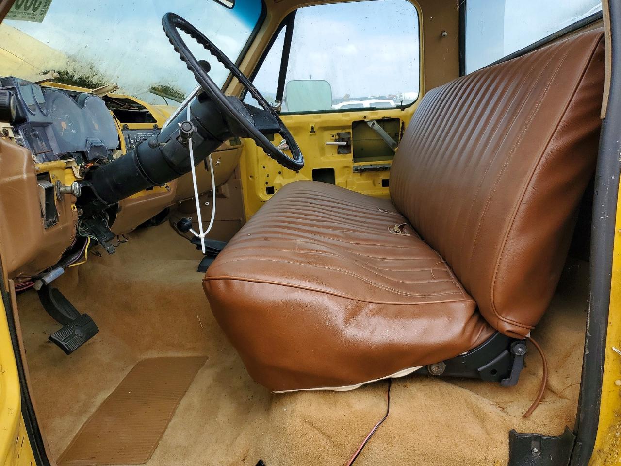 1984 Chevrolet C/k 10 Series Yellow vin: 1GCEK14L2EJ134309