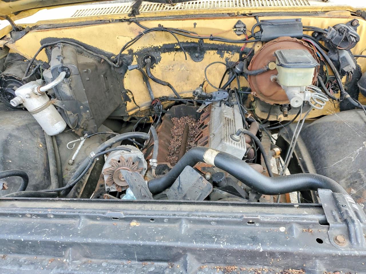 1984 Chevrolet C/k 10 Series Yellow vin: 1GCEK14L2EJ134309