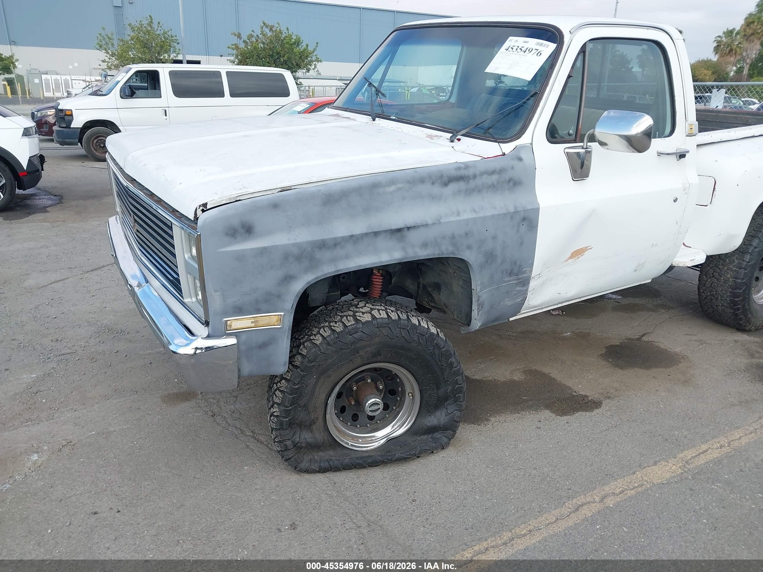 1985 Chevrolet K10   White vin: 1GCEK14L4FJ139111