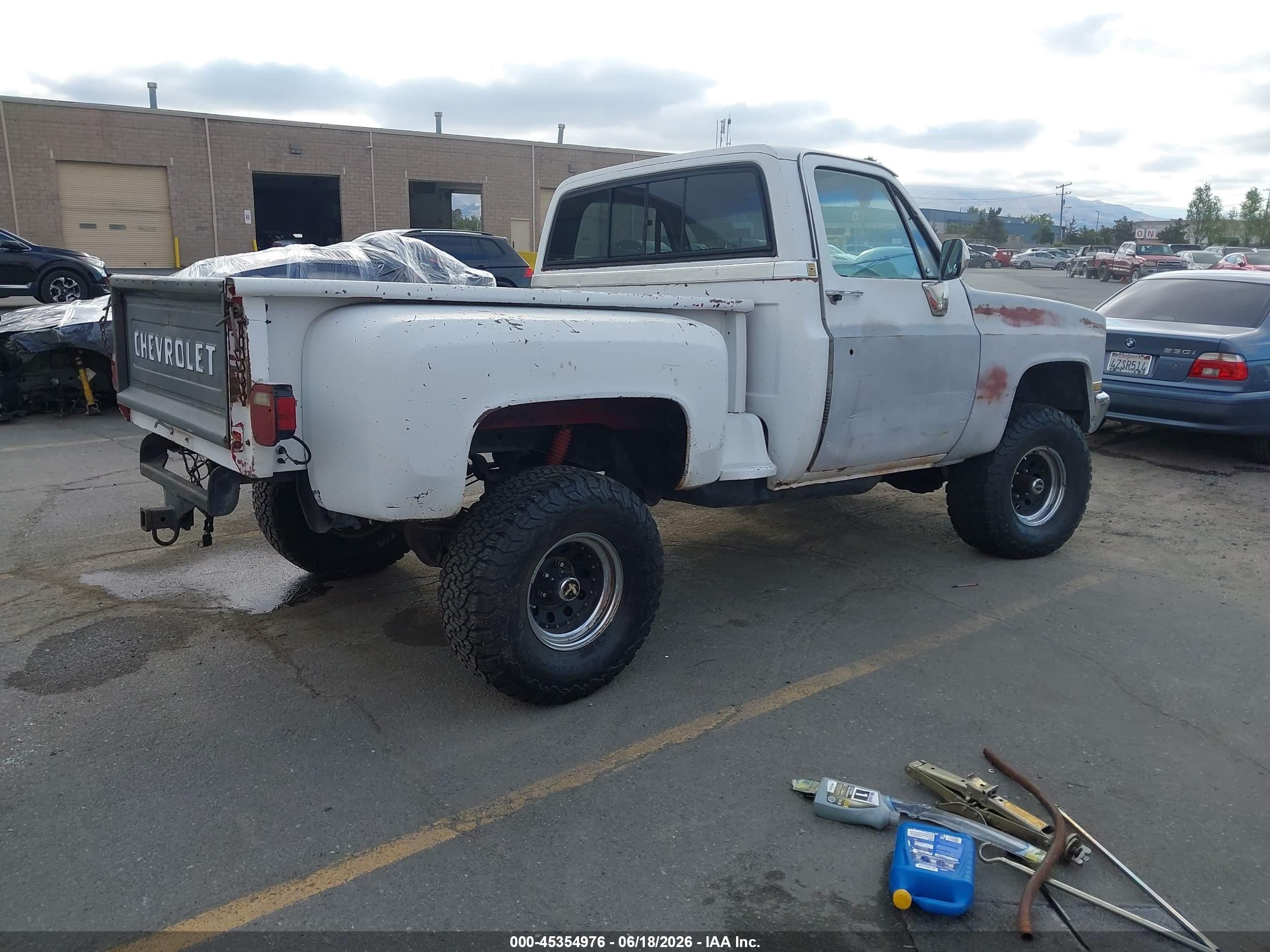 1985 Chevrolet K10   White vin: 1GCEK14L4FJ139111