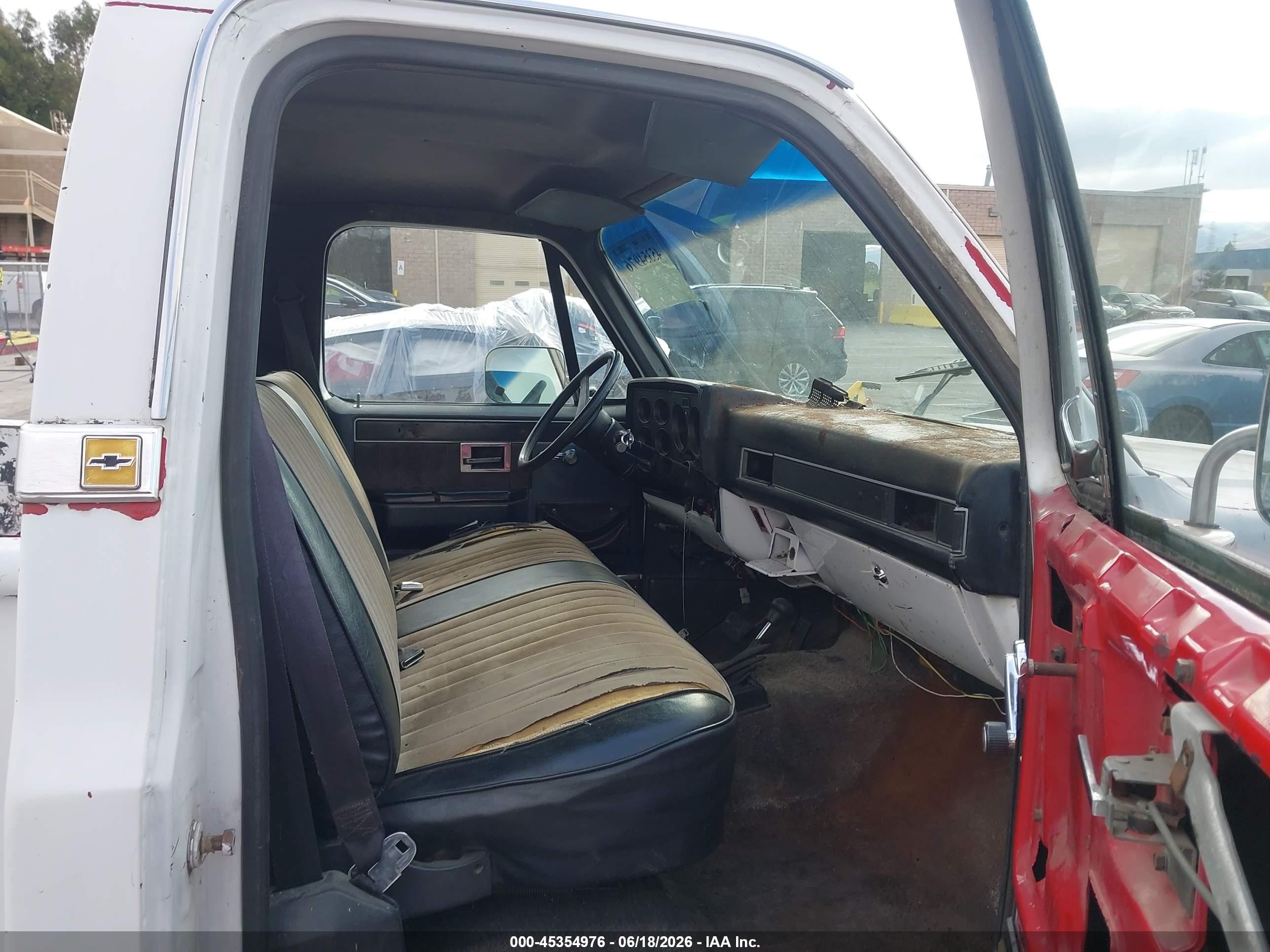 1985 Chevrolet K10   White vin: 1GCEK14L4FJ139111