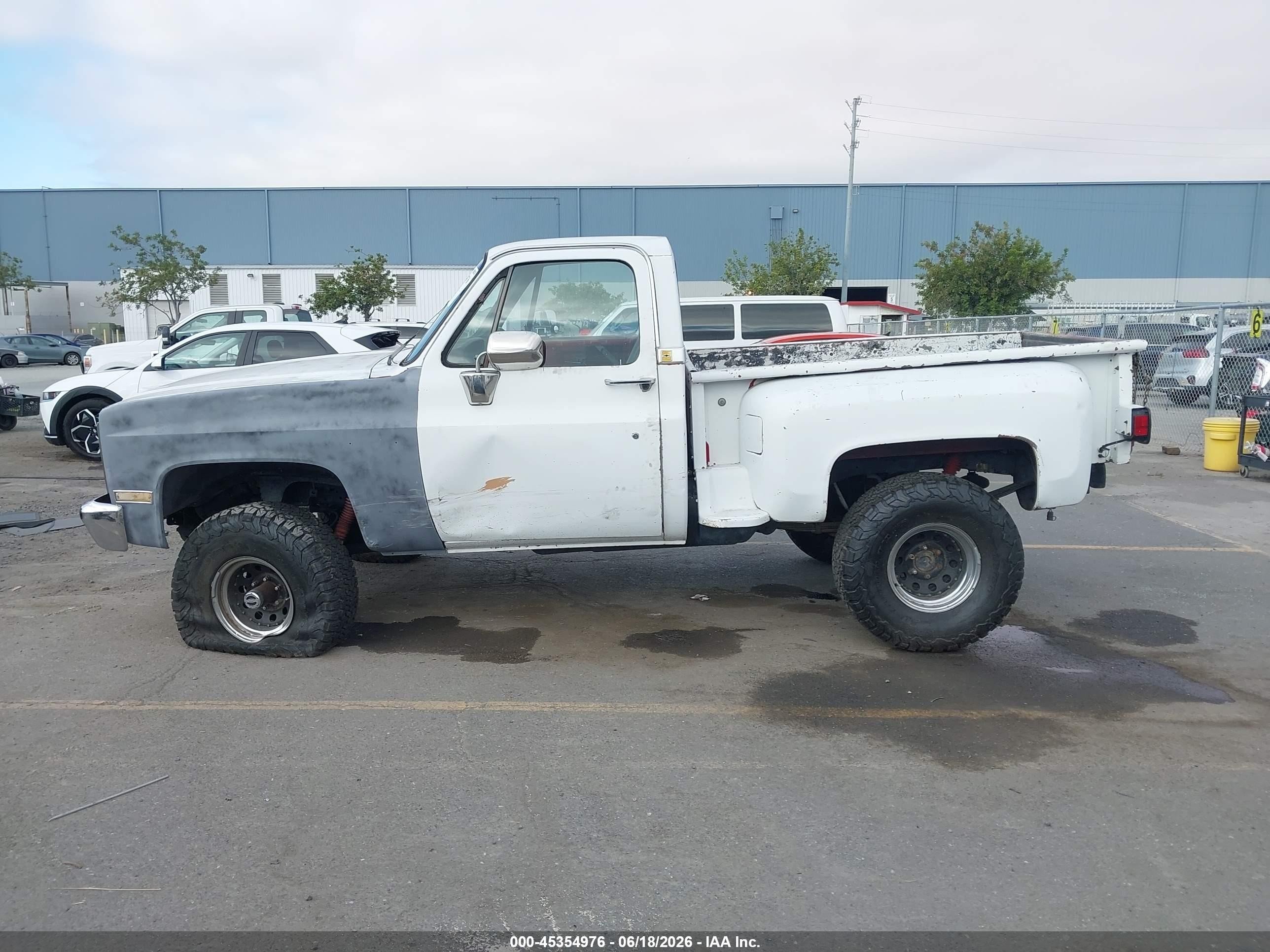 1985 Chevrolet K10   White vin: 1GCEK14L4FJ139111