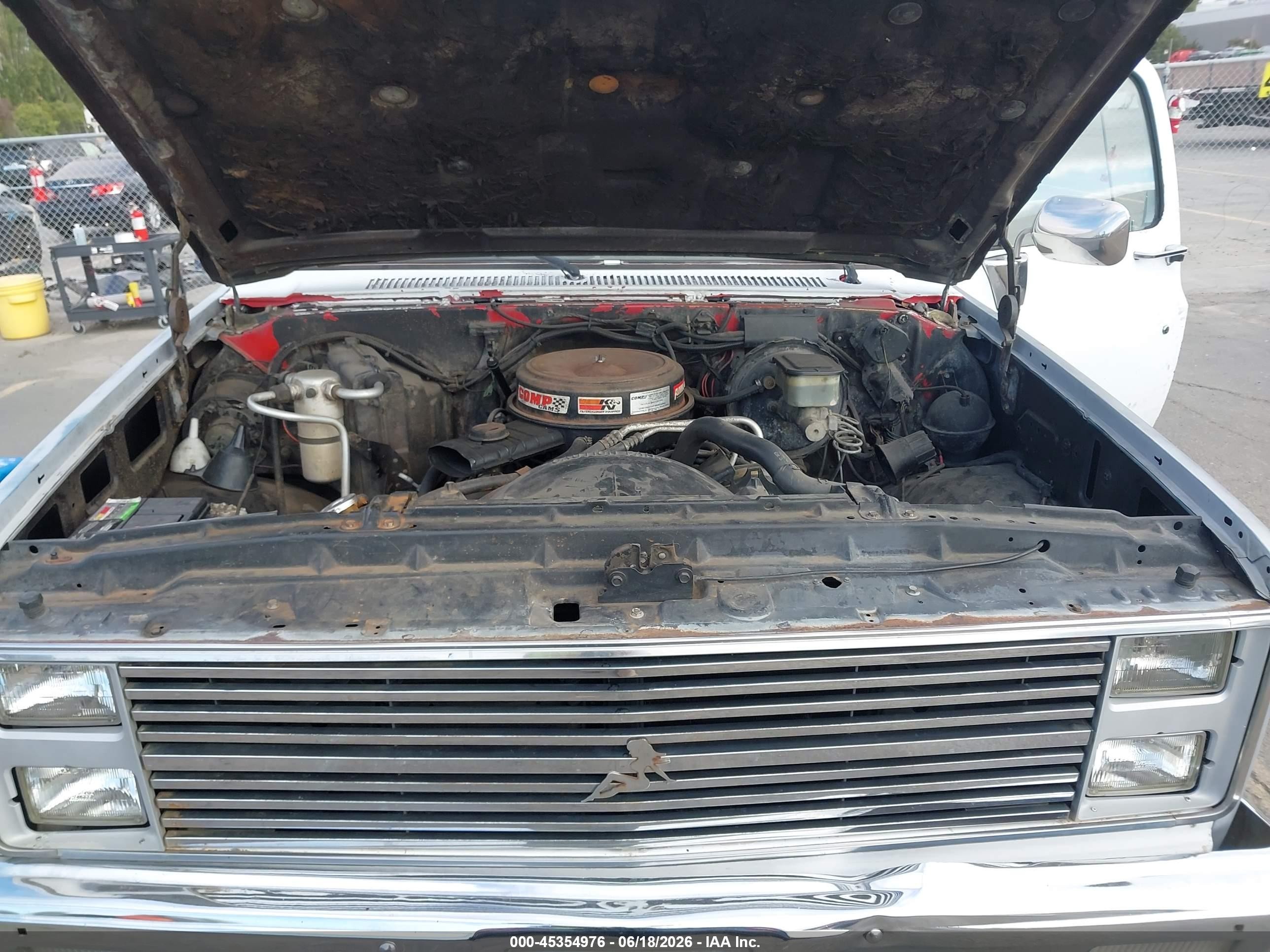 1985 Chevrolet K10   White vin: 1GCEK14L4FJ139111
