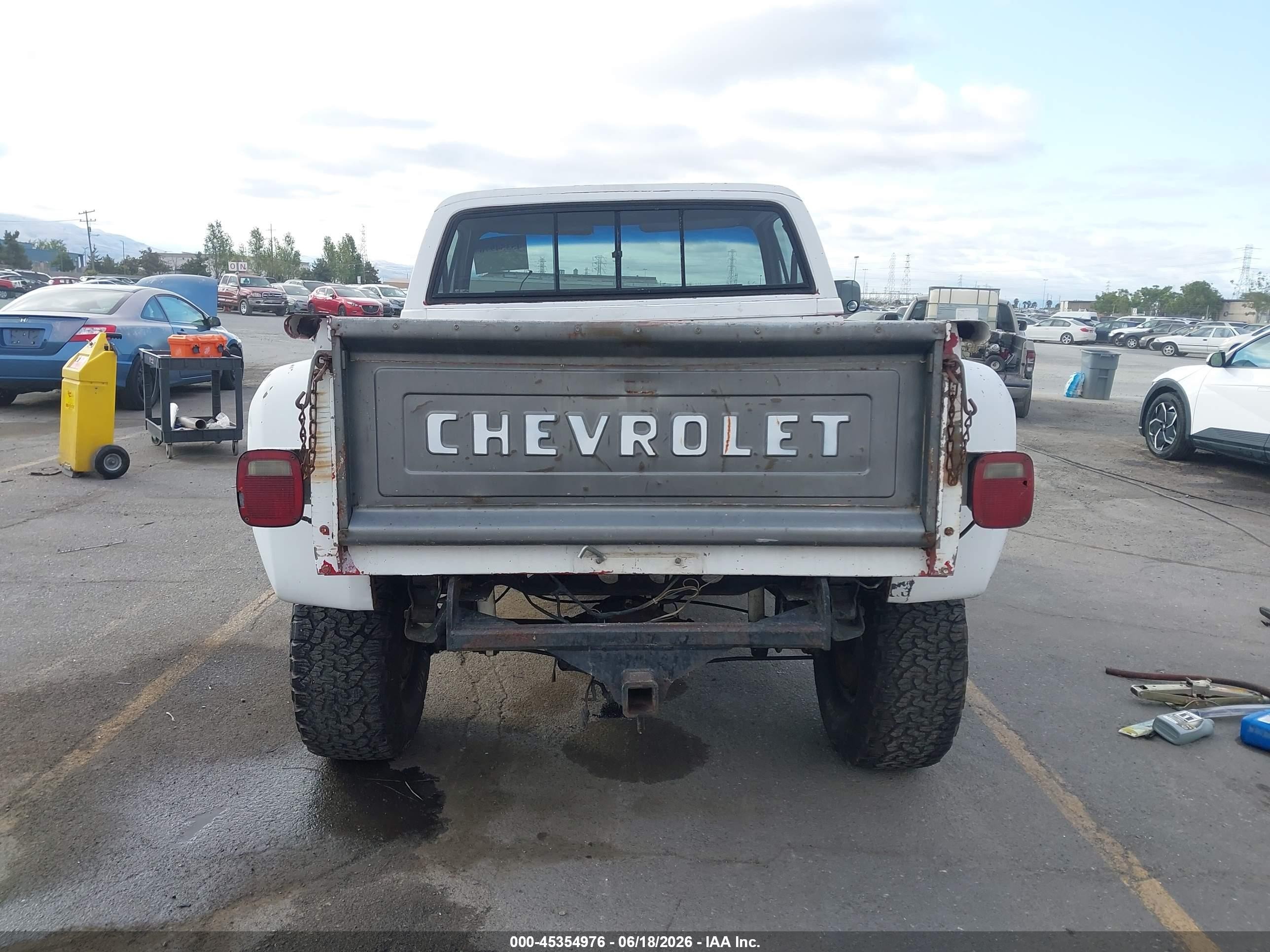 1985 Chevrolet K10   White vin: 1GCEK14L4FJ139111