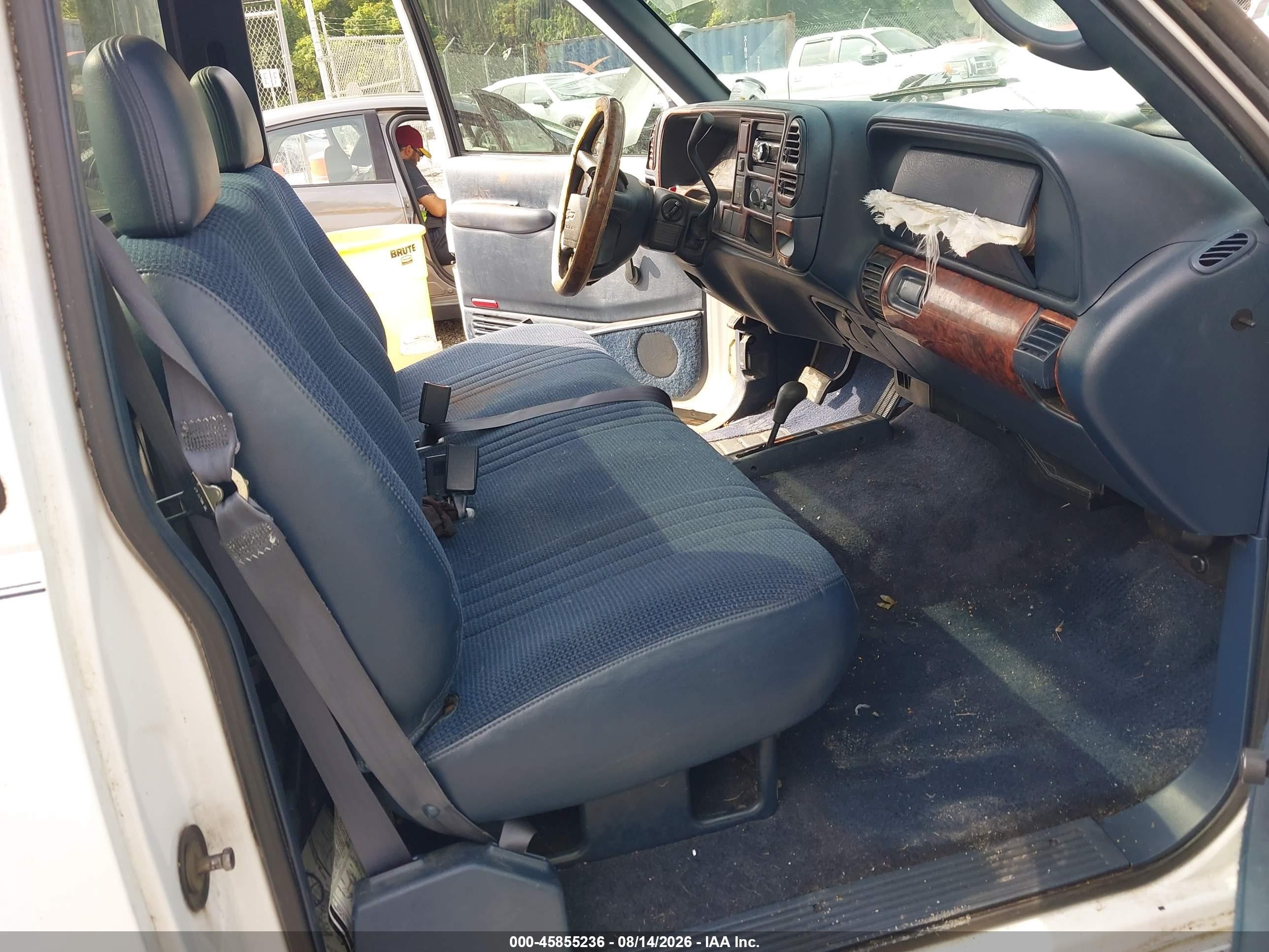 1997 Chevrolet K1500 Fleetside White vin: 1GCEK14M0VZ220731