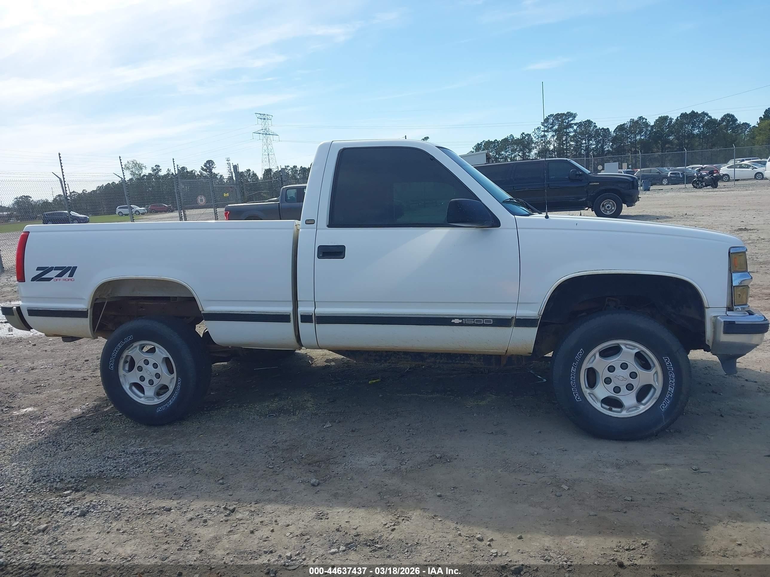1997 Chevrolet K1500 Fleetside White vin: 1GCEK14R5VZ226973
