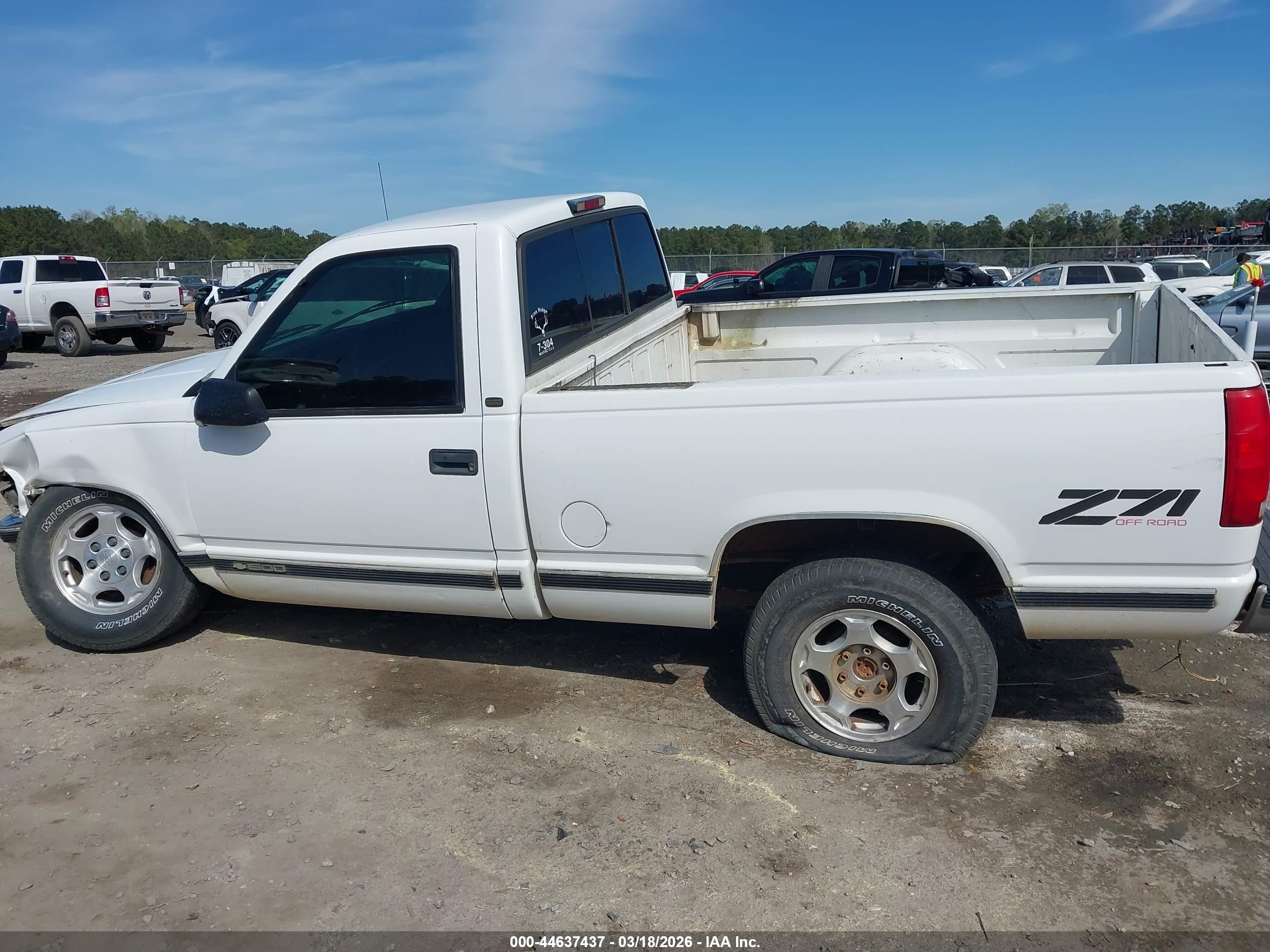 1997 Chevrolet K1500 Fleetside White vin: 1GCEK14R5VZ226973