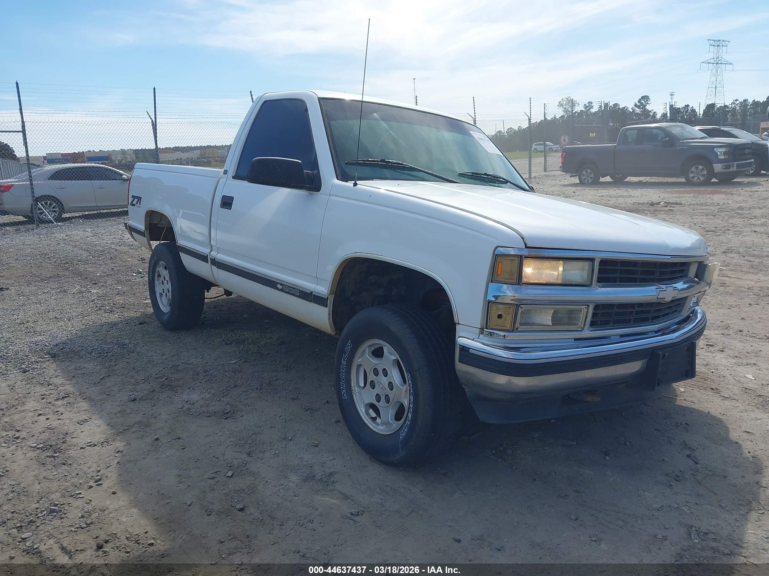 1997 Chevrolet K1500 Fleetside White vin: 1GCEK14R5VZ226973
