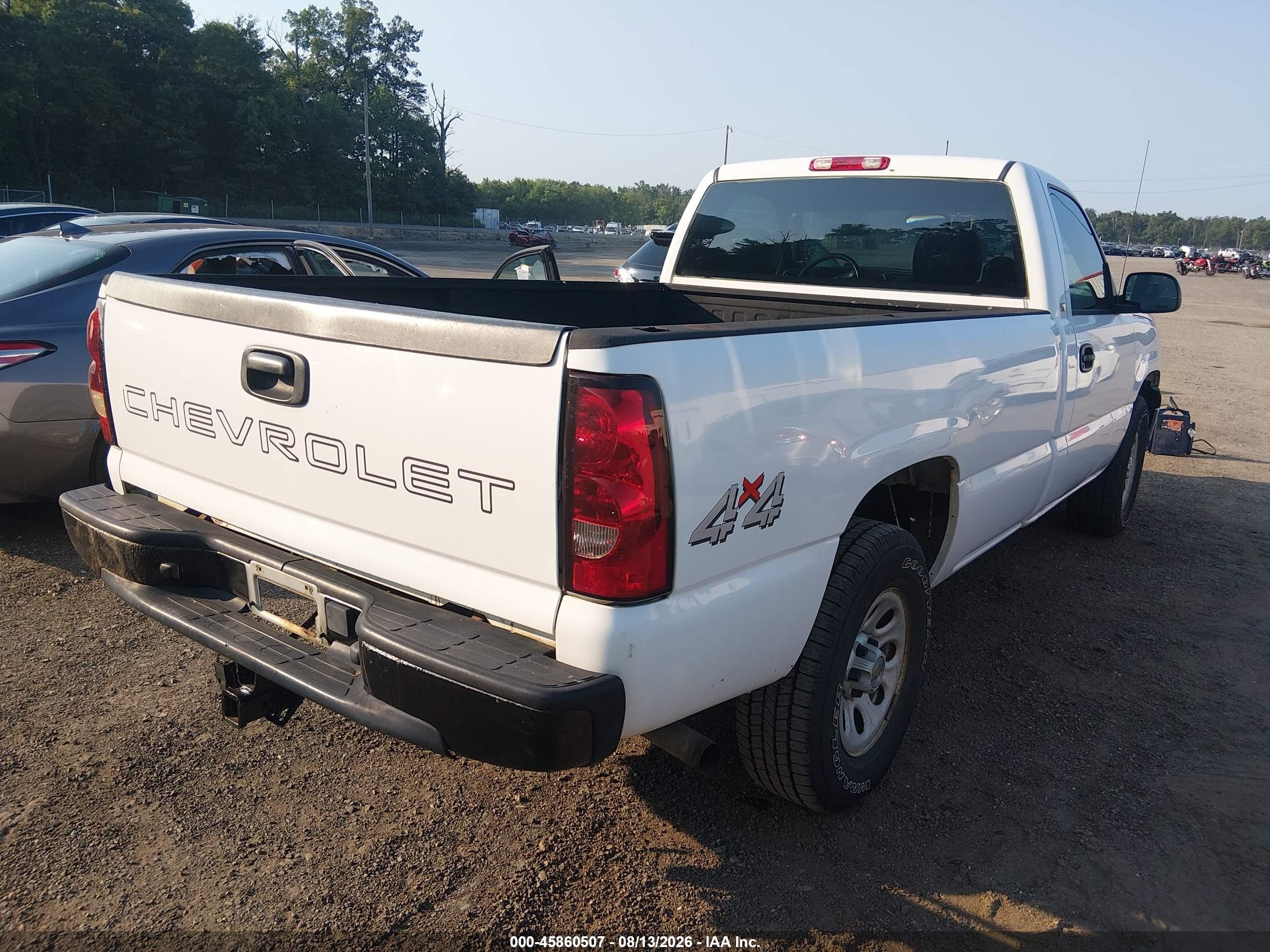 2005 Chevrolet Silverado 1500 Work Truck White vin: 1GCEK14T35Z158300