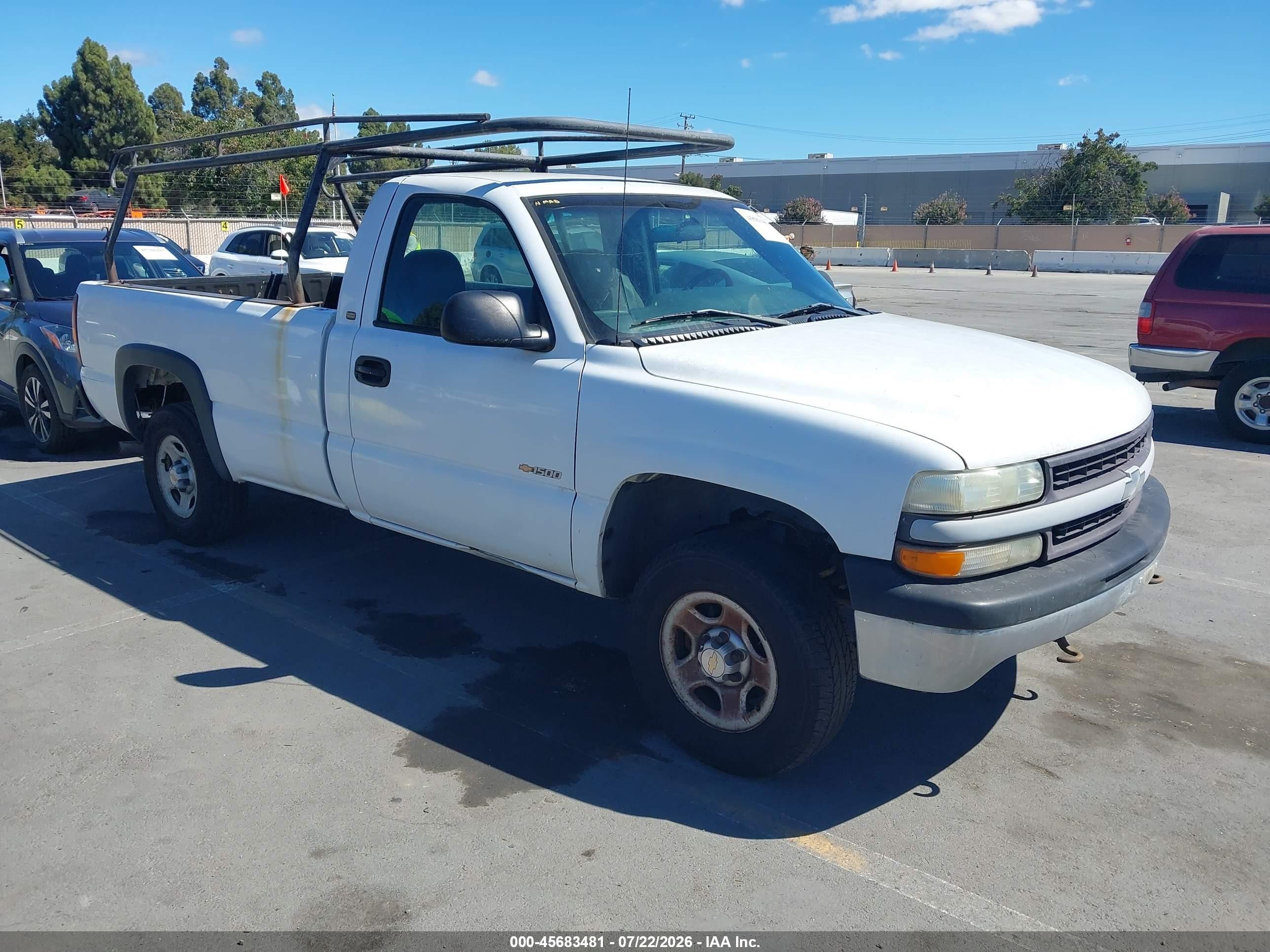2000 Chevrolet Silverado 1500   White vin: 1GCEK14T6YE342867