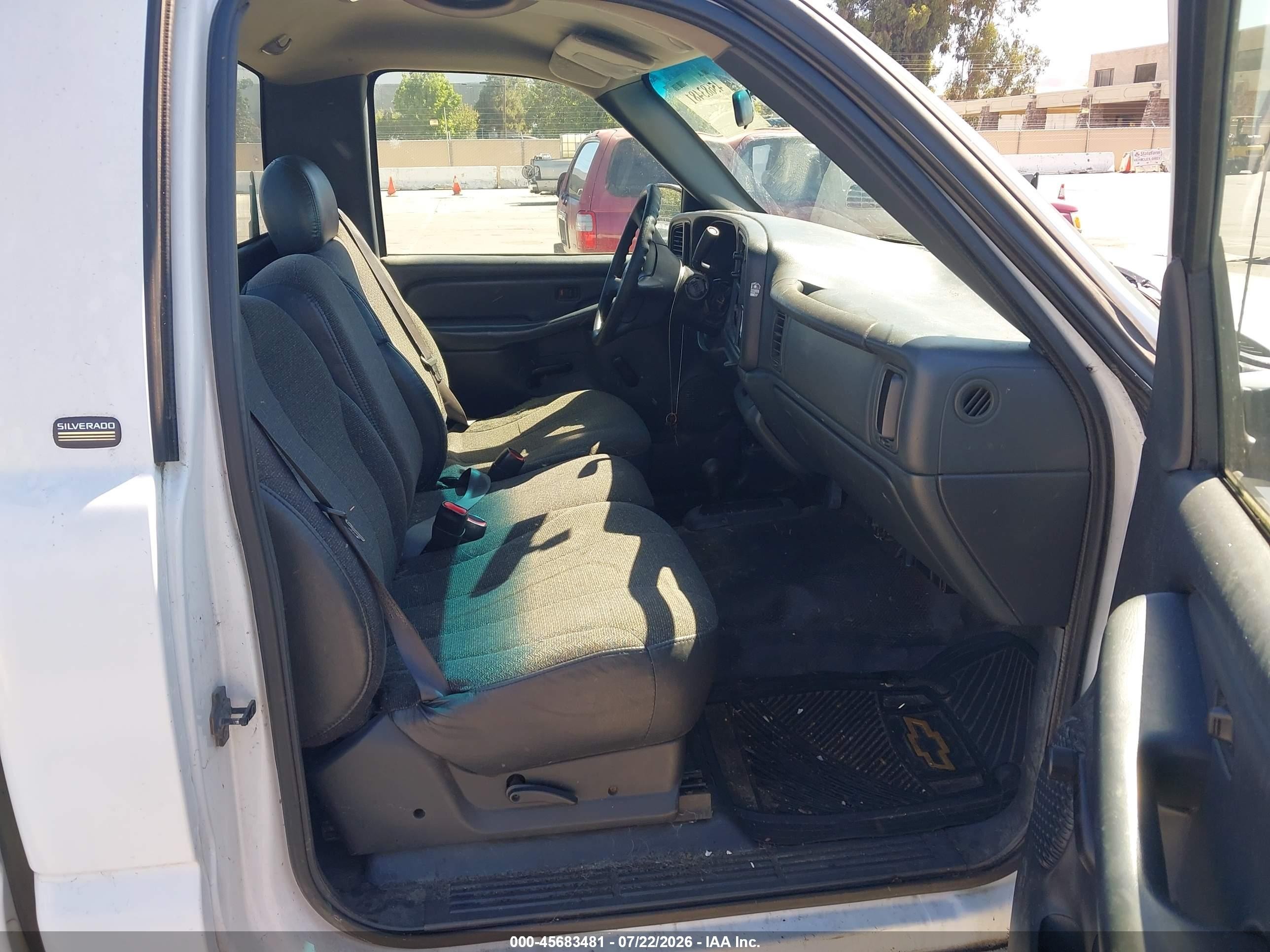 2000 Chevrolet Silverado 1500   White vin: 1GCEK14T6YE342867