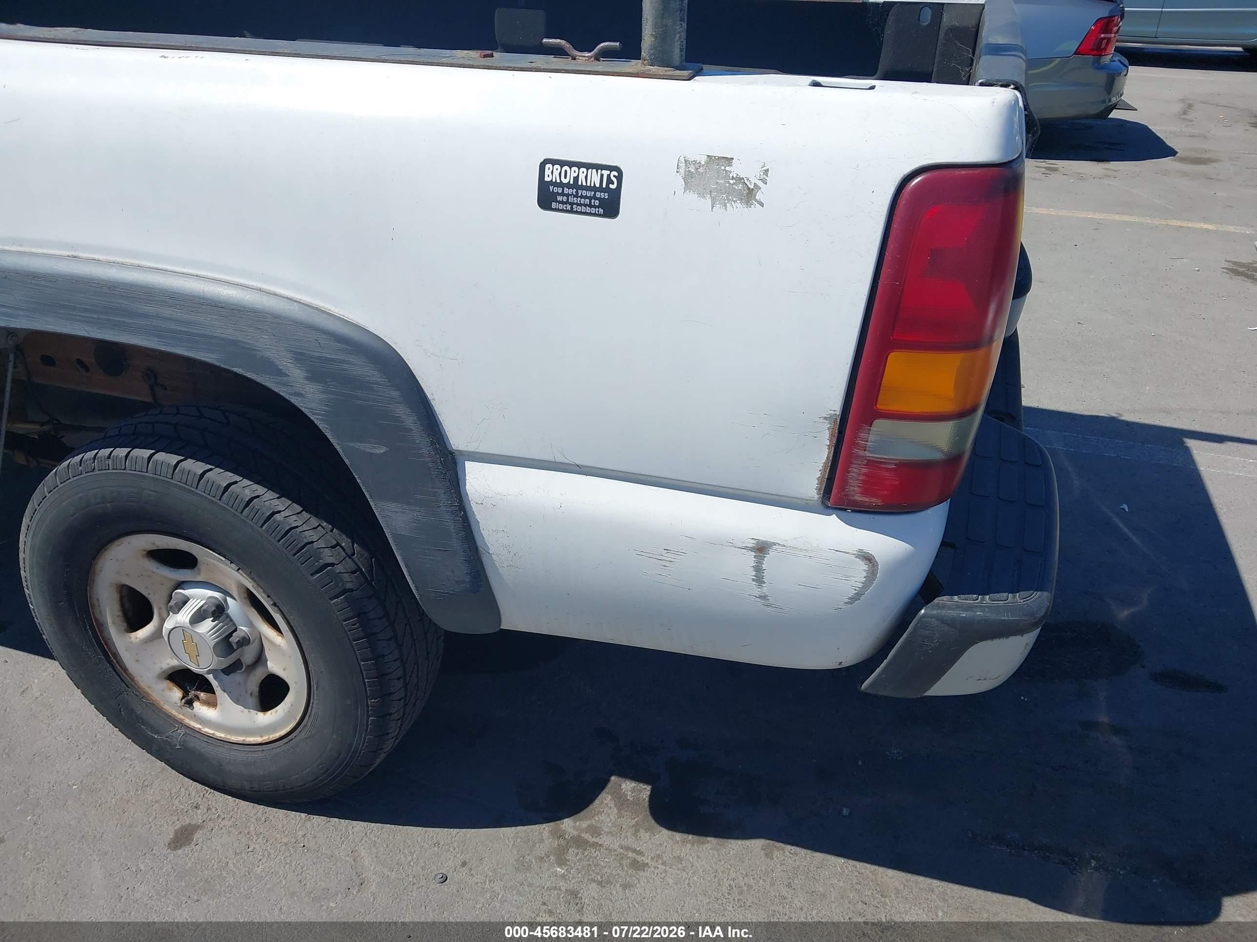 2000 Chevrolet Silverado 1500   White vin: 1GCEK14T6YE342867