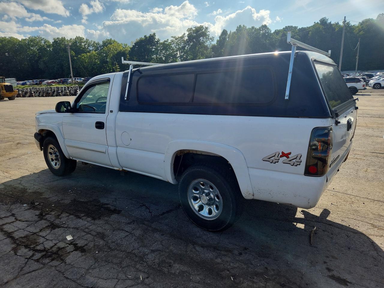 2003 Chevrolet Silverado K1500 White vin: 1GCEK14V33E194882