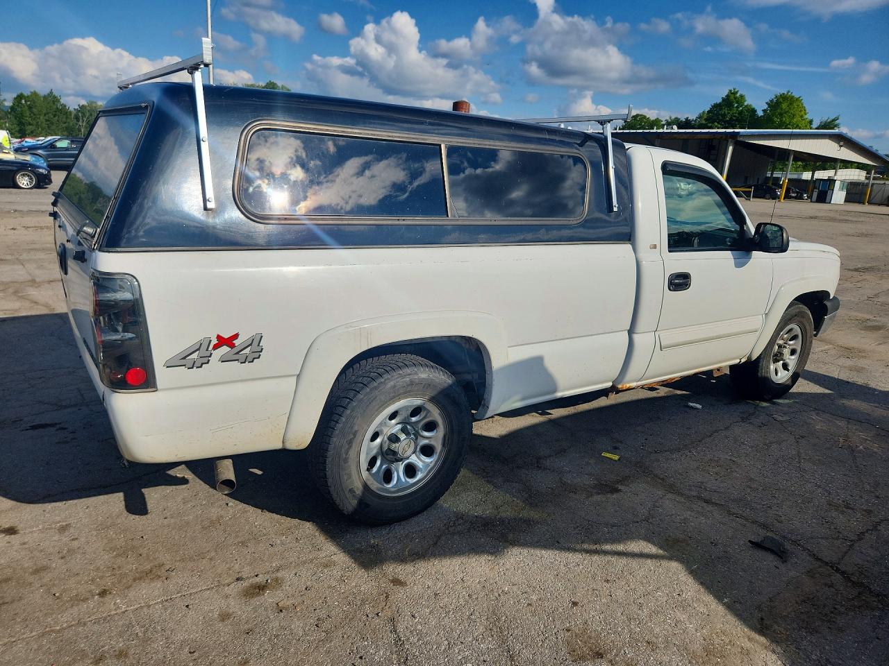 2003 Chevrolet Silverado K1500 White vin: 1GCEK14V33E194882