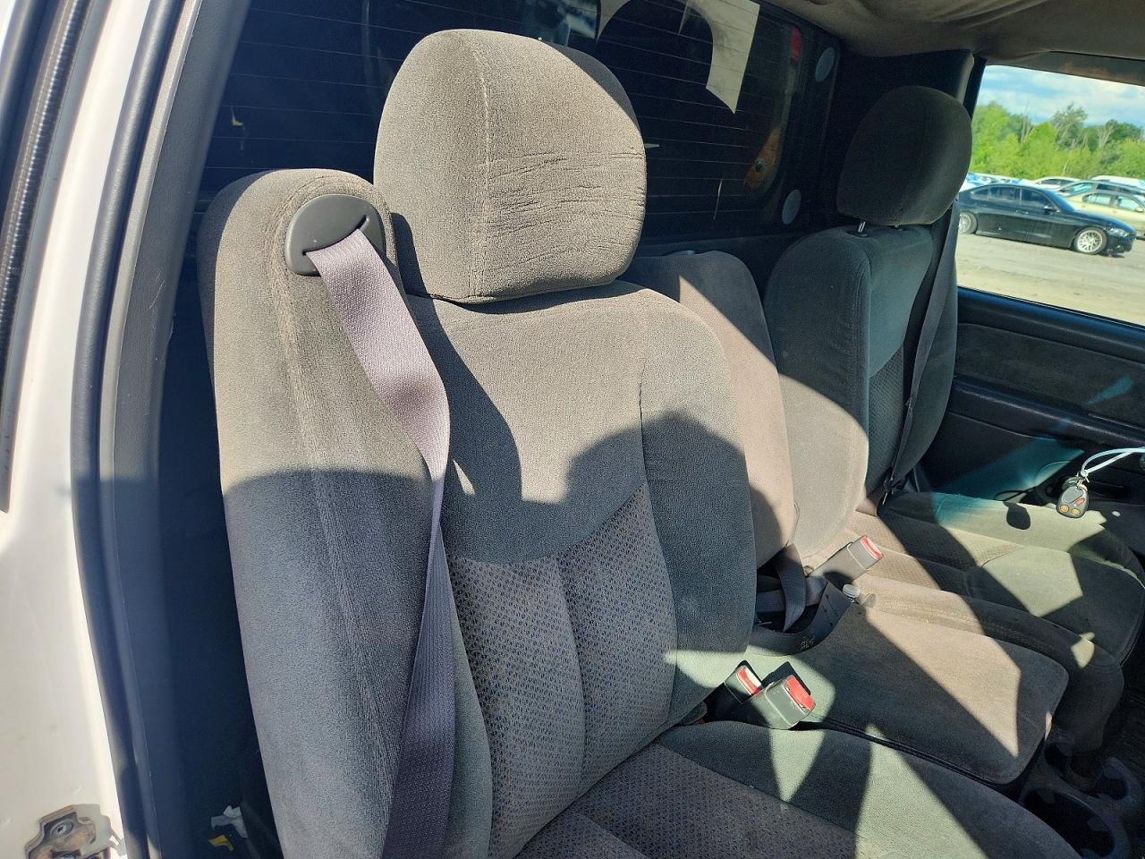 2003 Chevrolet Silverado K1500 White vin: 1GCEK14V33E194882