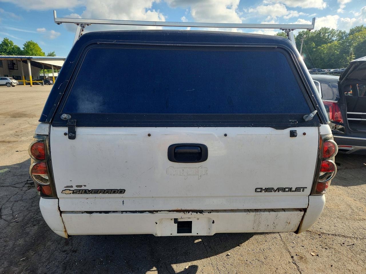 2003 Chevrolet Silverado K1500 White vin: 1GCEK14V33E194882