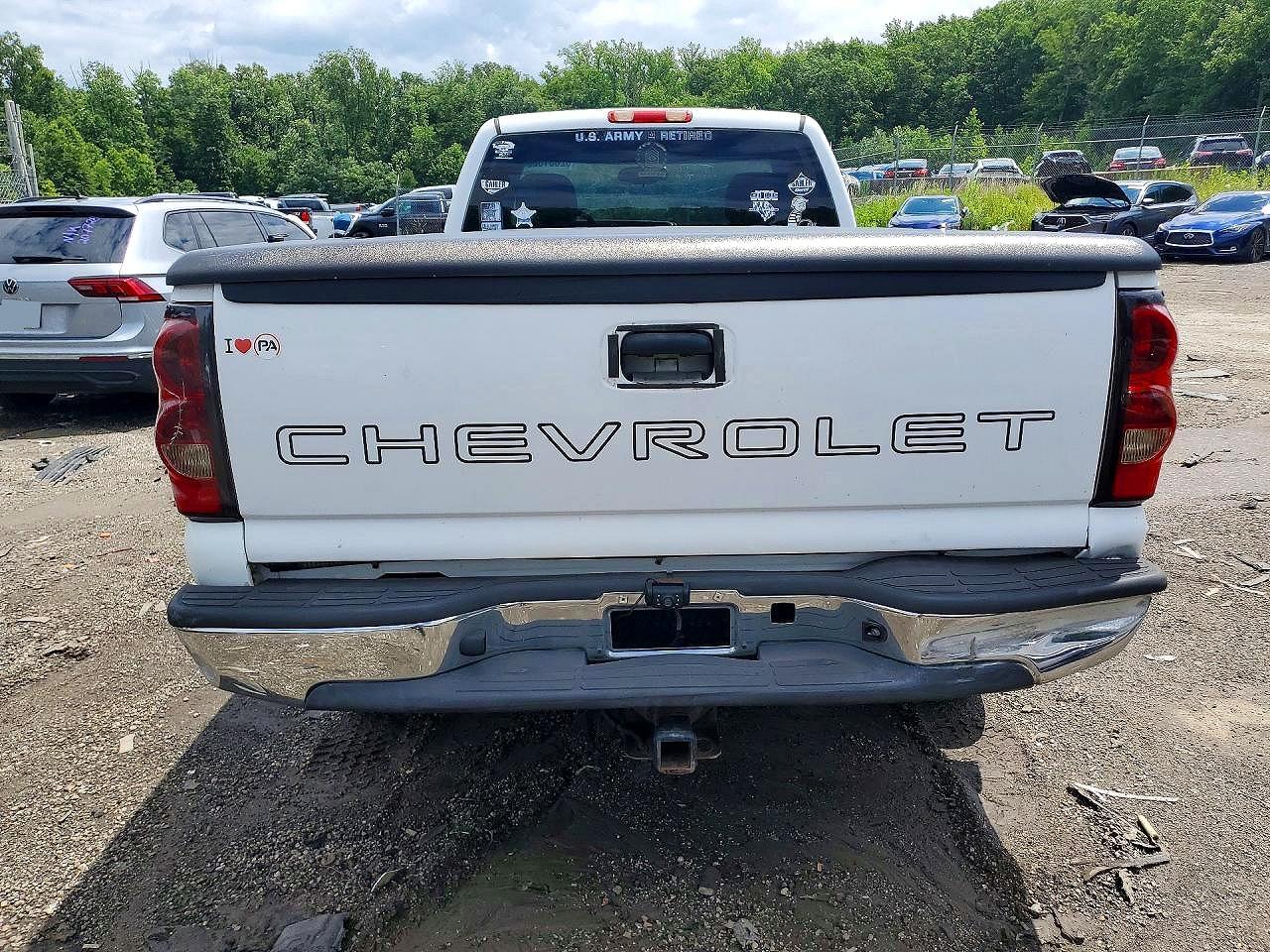 2006 Chevrolet Silverado K1500 White vin: 1GCEK14V36E169906