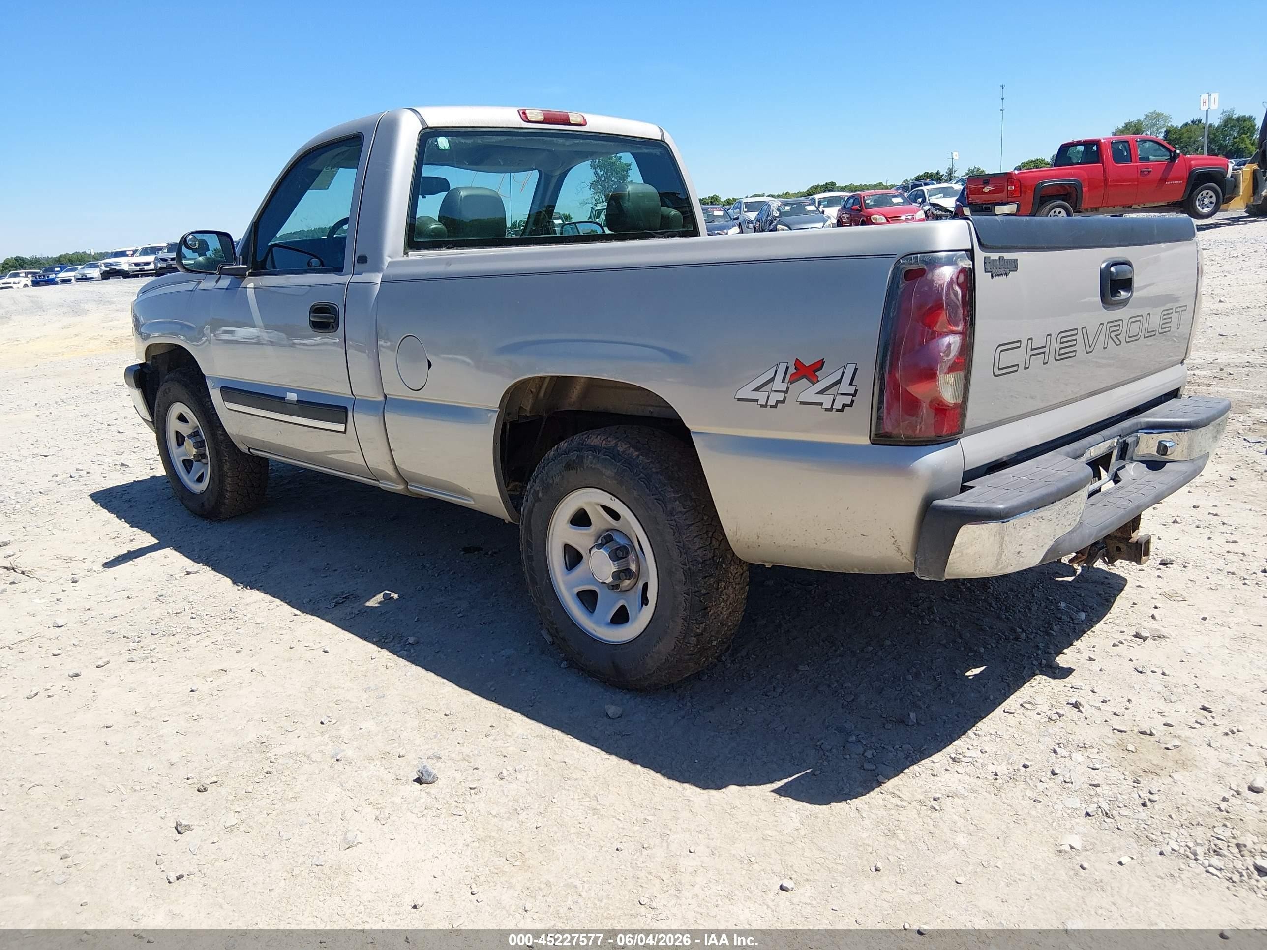 2005 Chevrolet Silverado 1500   Silver vin: 1GCEK14V45Z101377