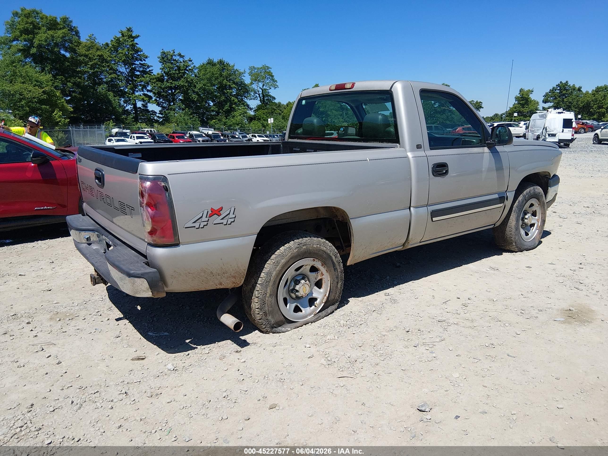 2005 Chevrolet Silverado 1500   Silver vin: 1GCEK14V45Z101377
