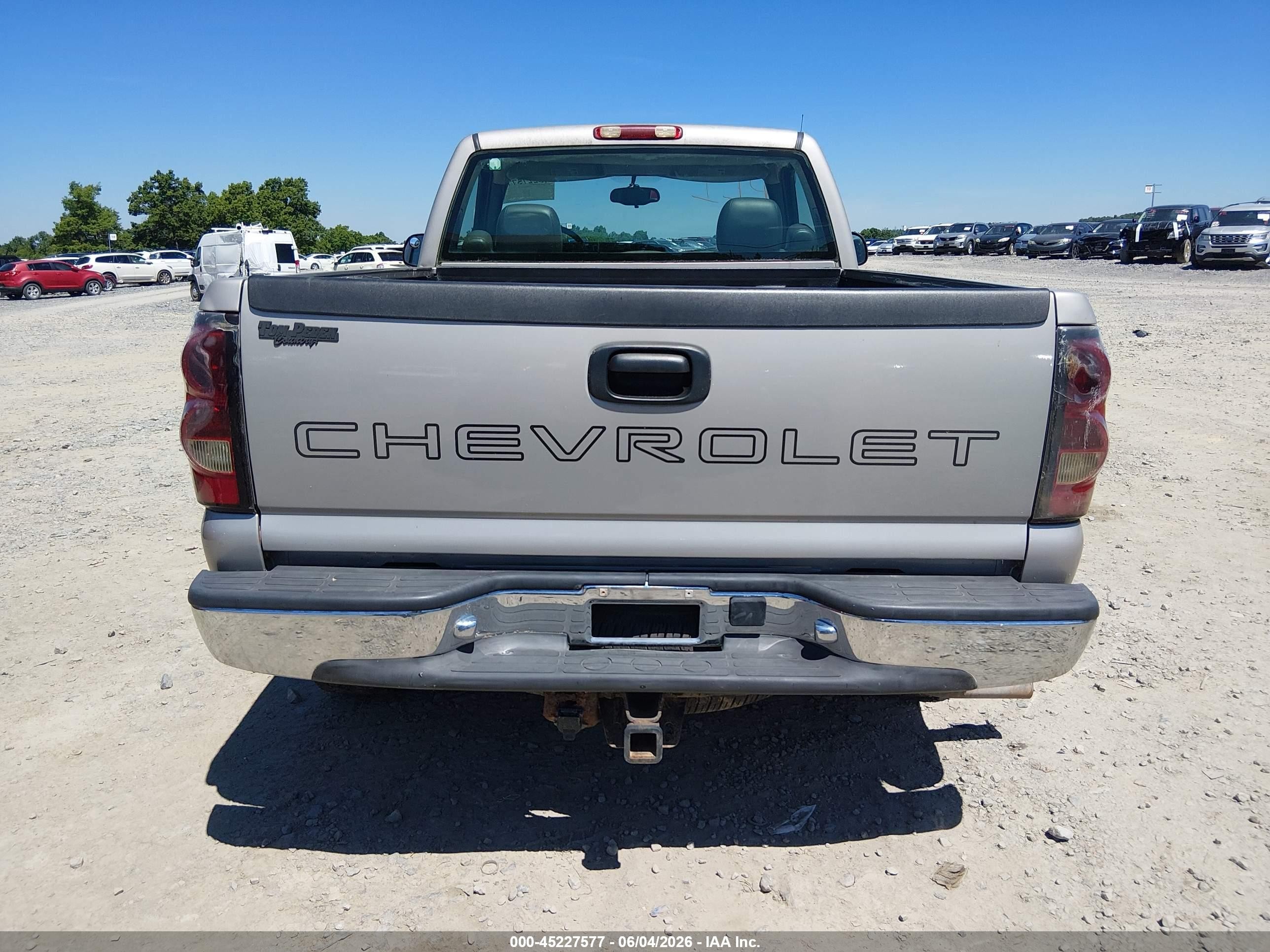 2005 Chevrolet Silverado 1500   Silver vin: 1GCEK14V45Z101377