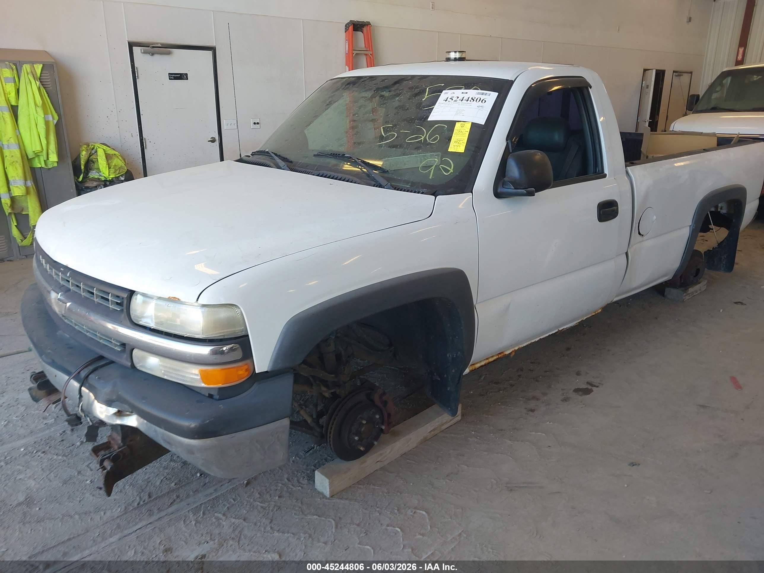 2000 Chevrolet Silverado 1500   White vin: 1GCEK14V4YE157377