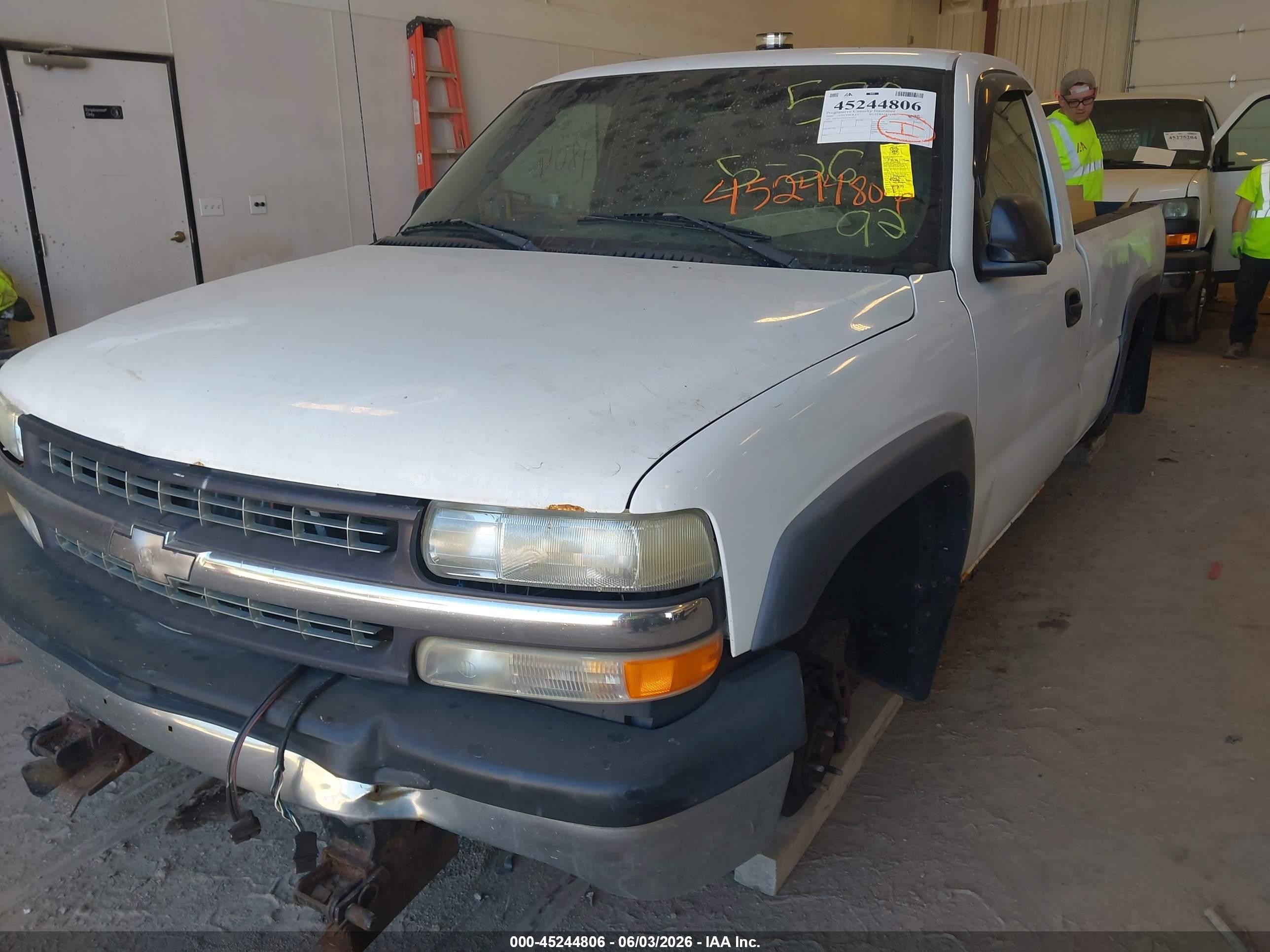 2000 Chevrolet Silverado 1500   White vin: 1GCEK14V4YE157377