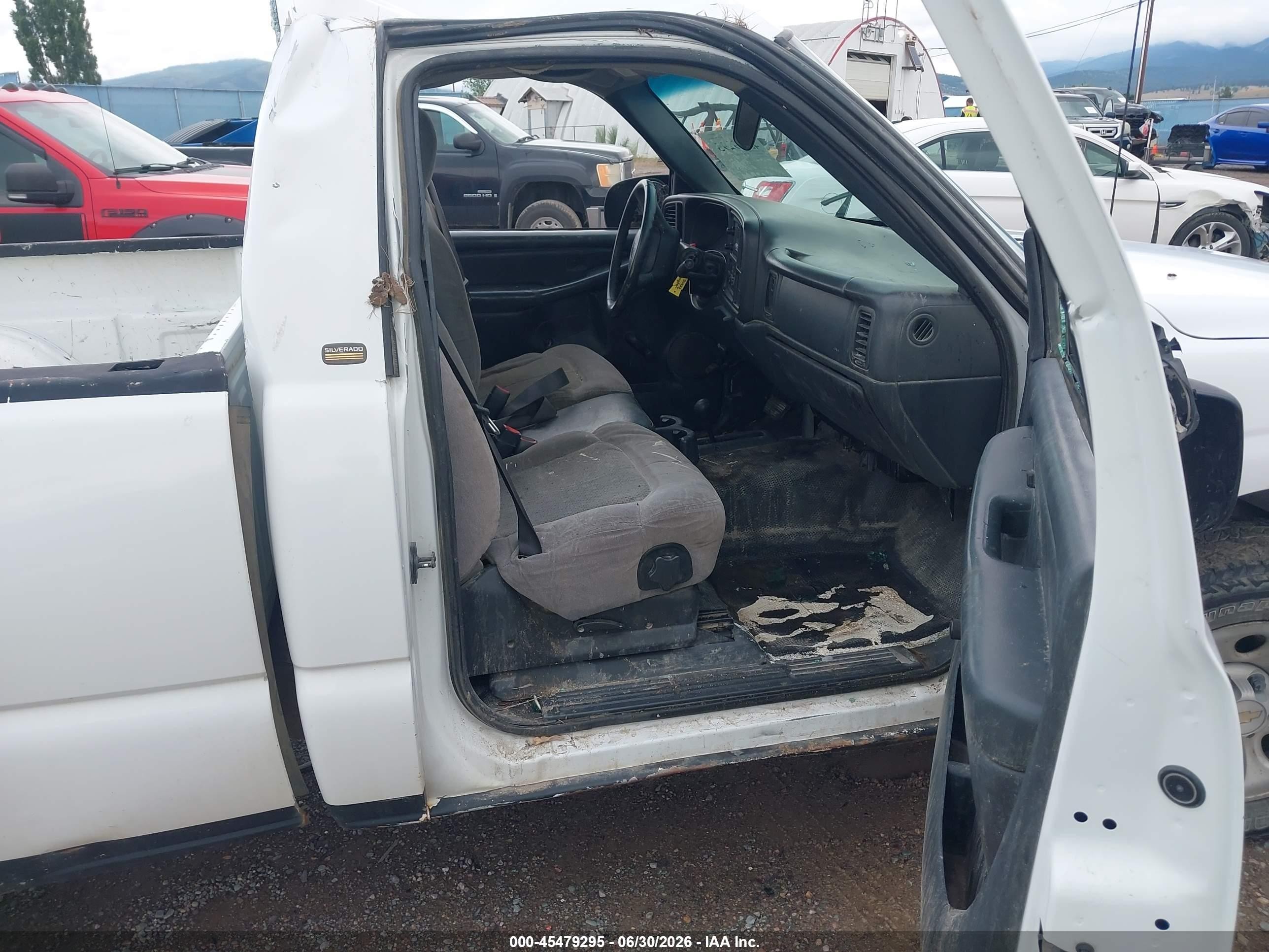 2001 Chevrolet Silverado 1500   White vin: 1GCEK14V51Z297467
