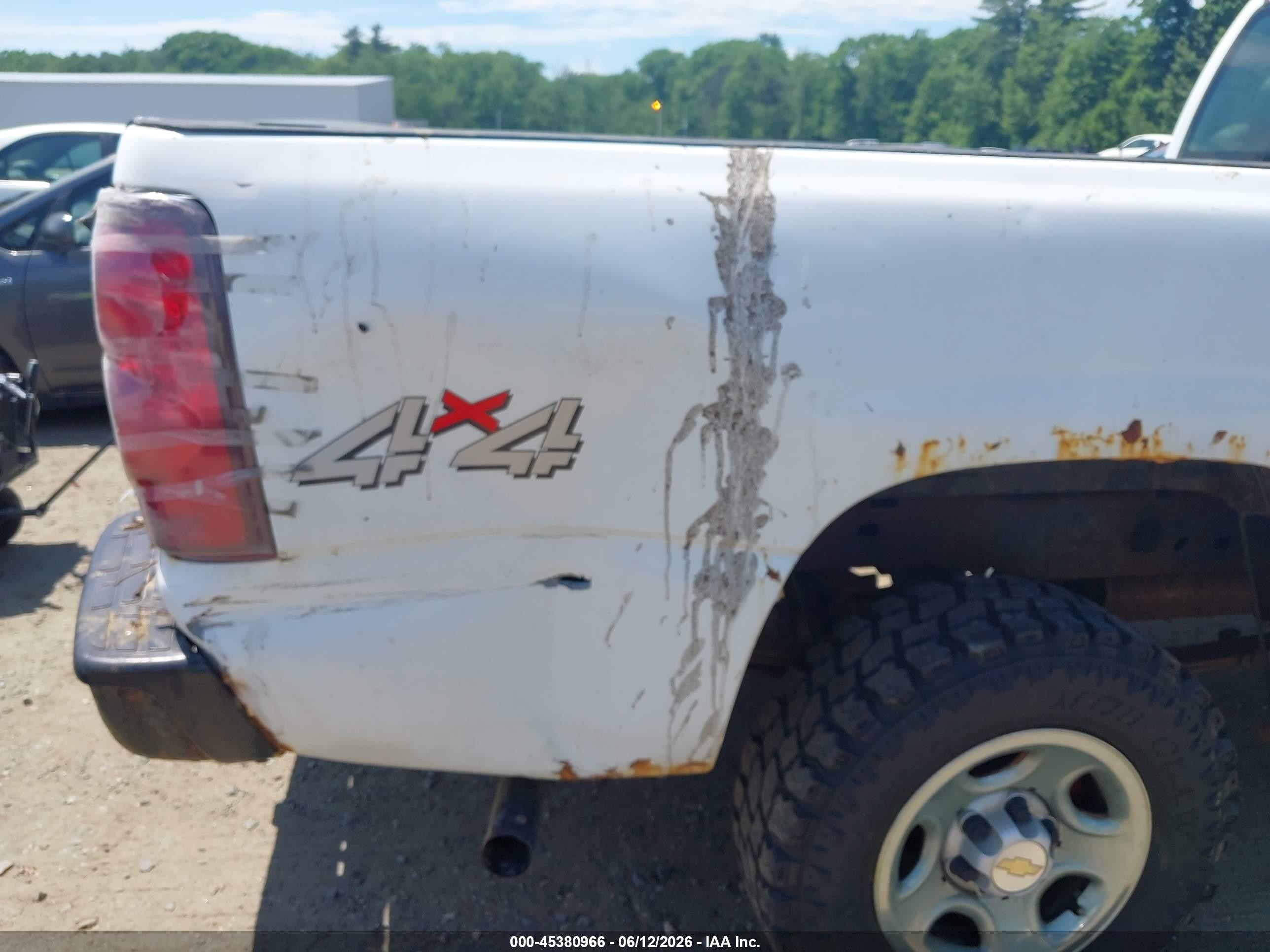 2003 Chevrolet Silverado 1500 Work Truck White vin: 1GCEK14V53Z191958