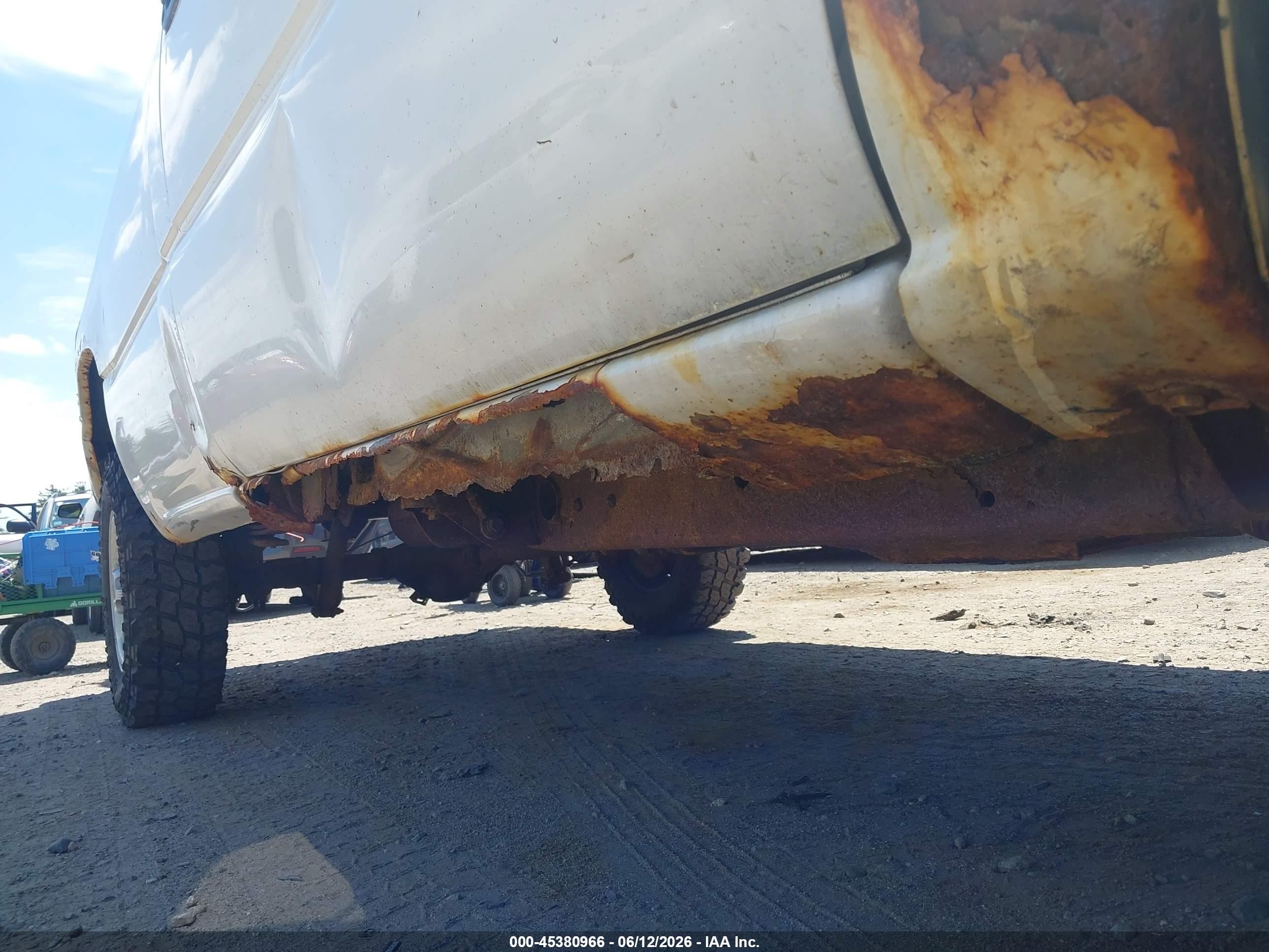 2003 Chevrolet Silverado 1500 Work Truck White vin: 1GCEK14V53Z191958