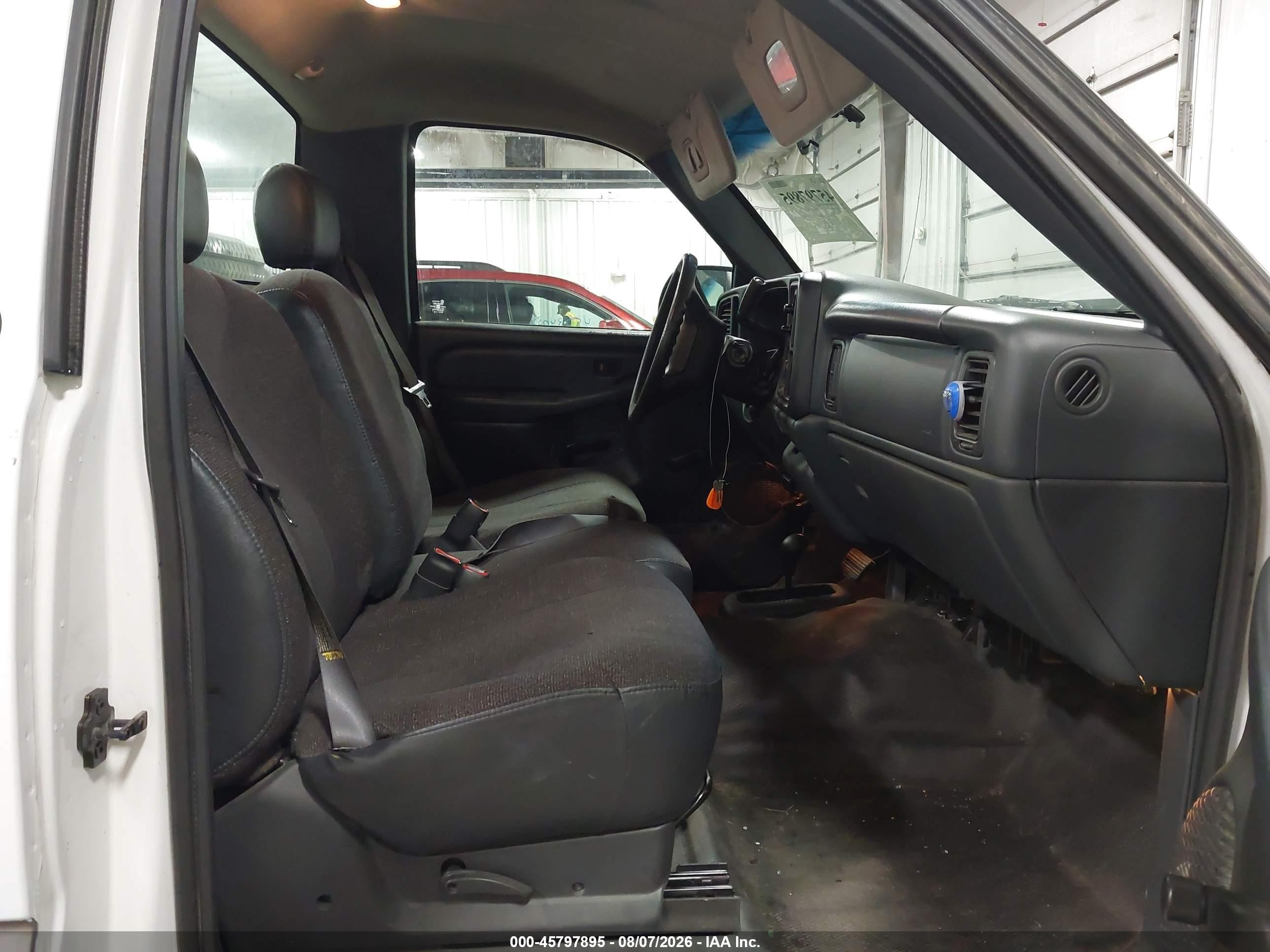 2000 Chevrolet Silverado 1500   Белый vin: 1GCEK14V5YE358446