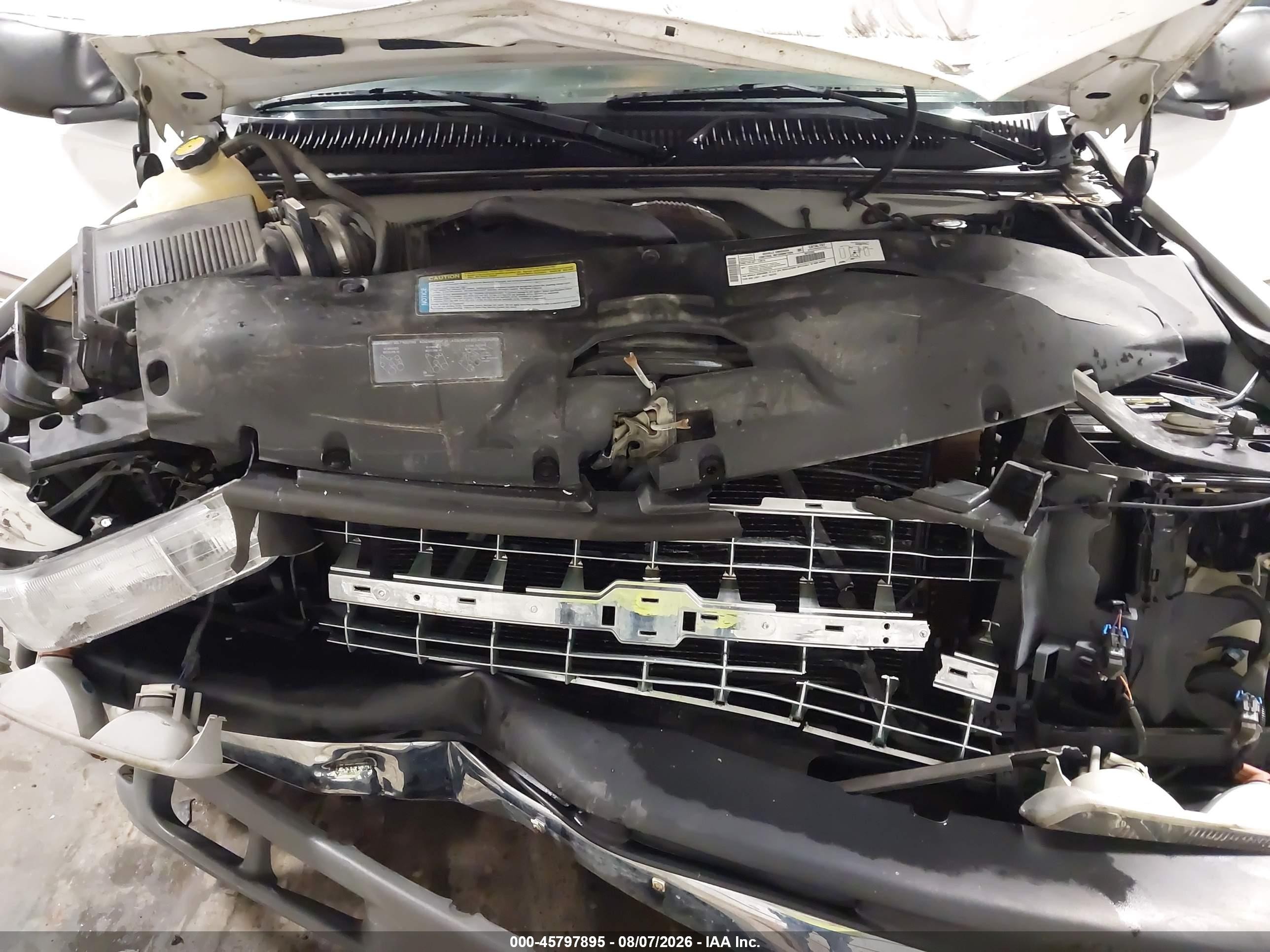 2000 Chevrolet Silverado 1500   Белый vin: 1GCEK14V5YE358446