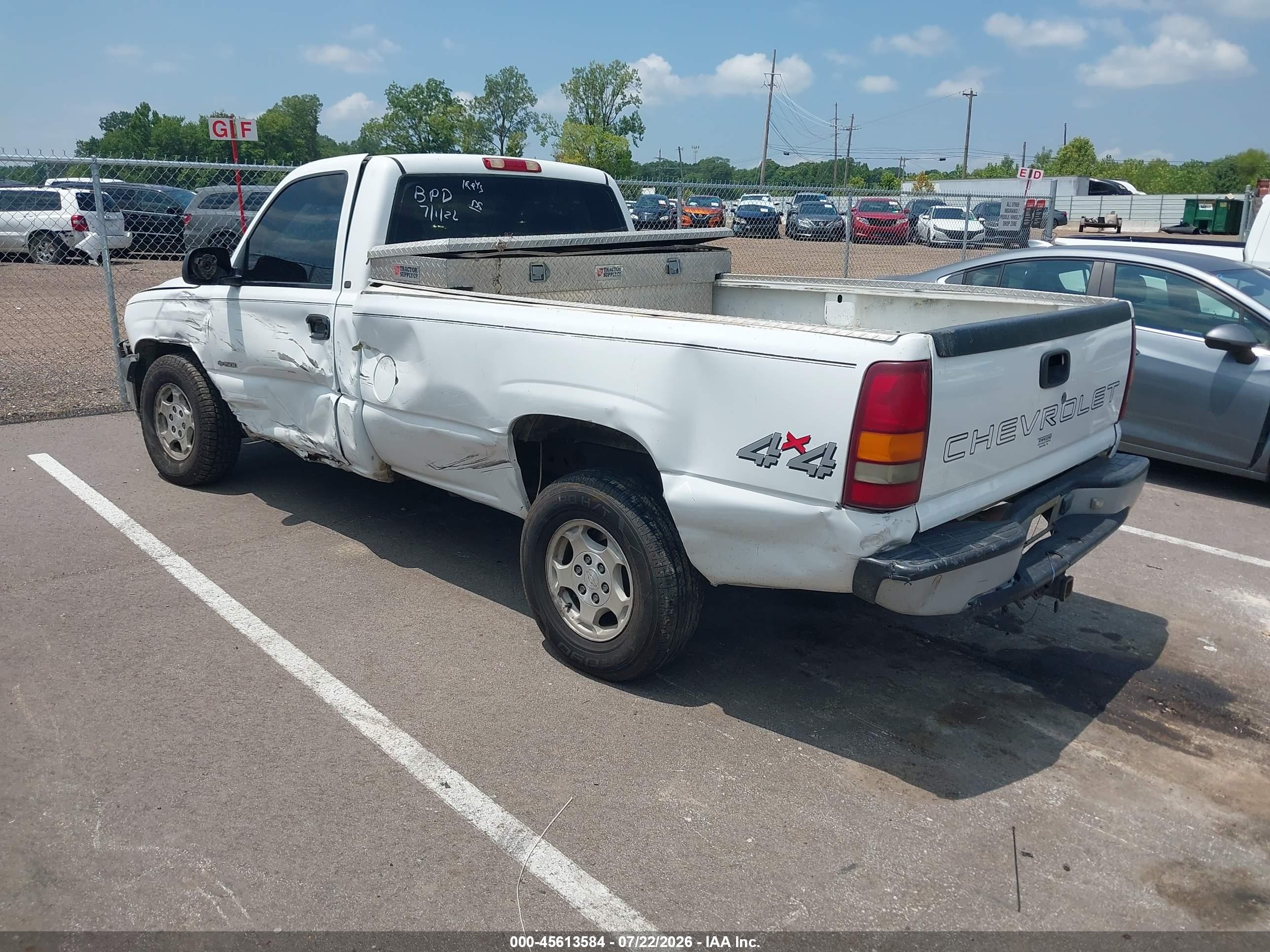 2001 Chevrolet Silverado 1500   White vin: 1GCEK14V61E248107