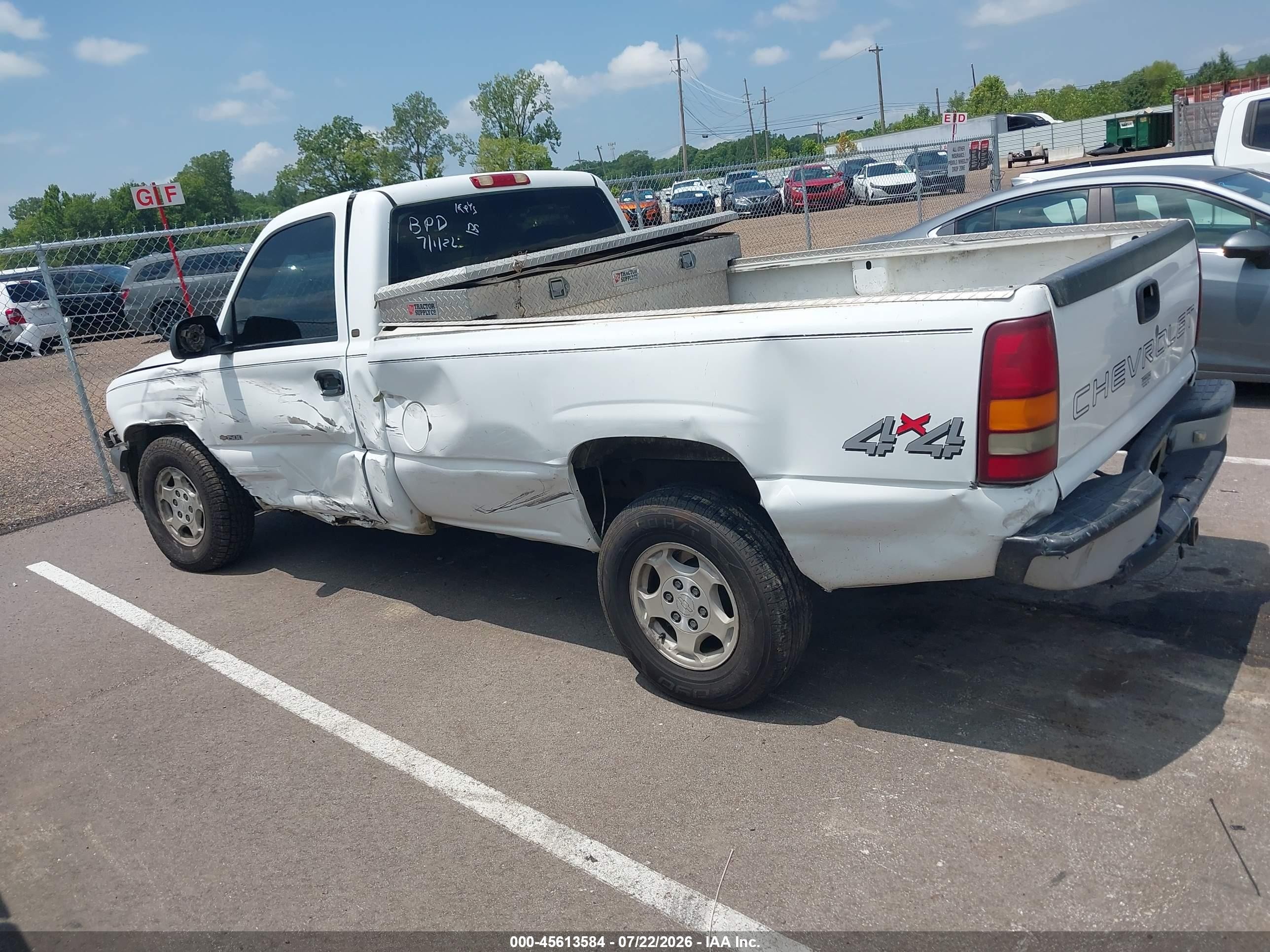 2001 Chevrolet Silverado 1500   White vin: 1GCEK14V61E248107