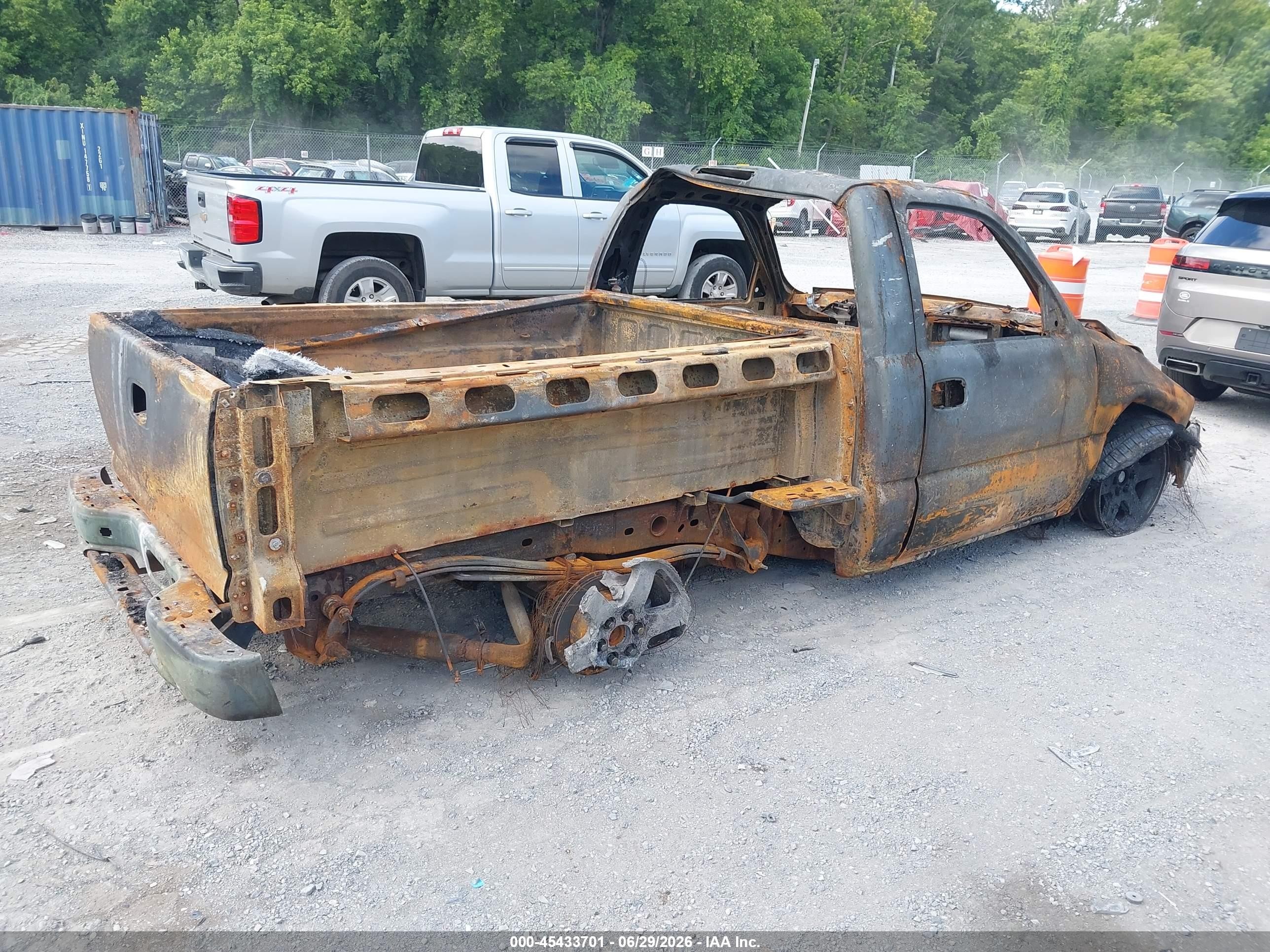 2002 Chevrolet Silverado 1500   Tan vin: 1GCEK14V82Z190317