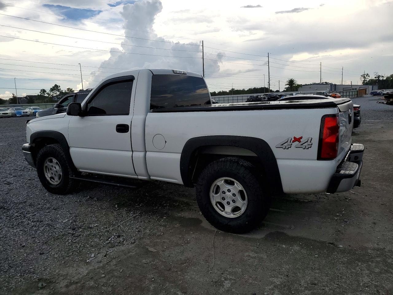 2004 Chevrolet Silverado K1500 White vin: 1GCEK14VX4Z201711