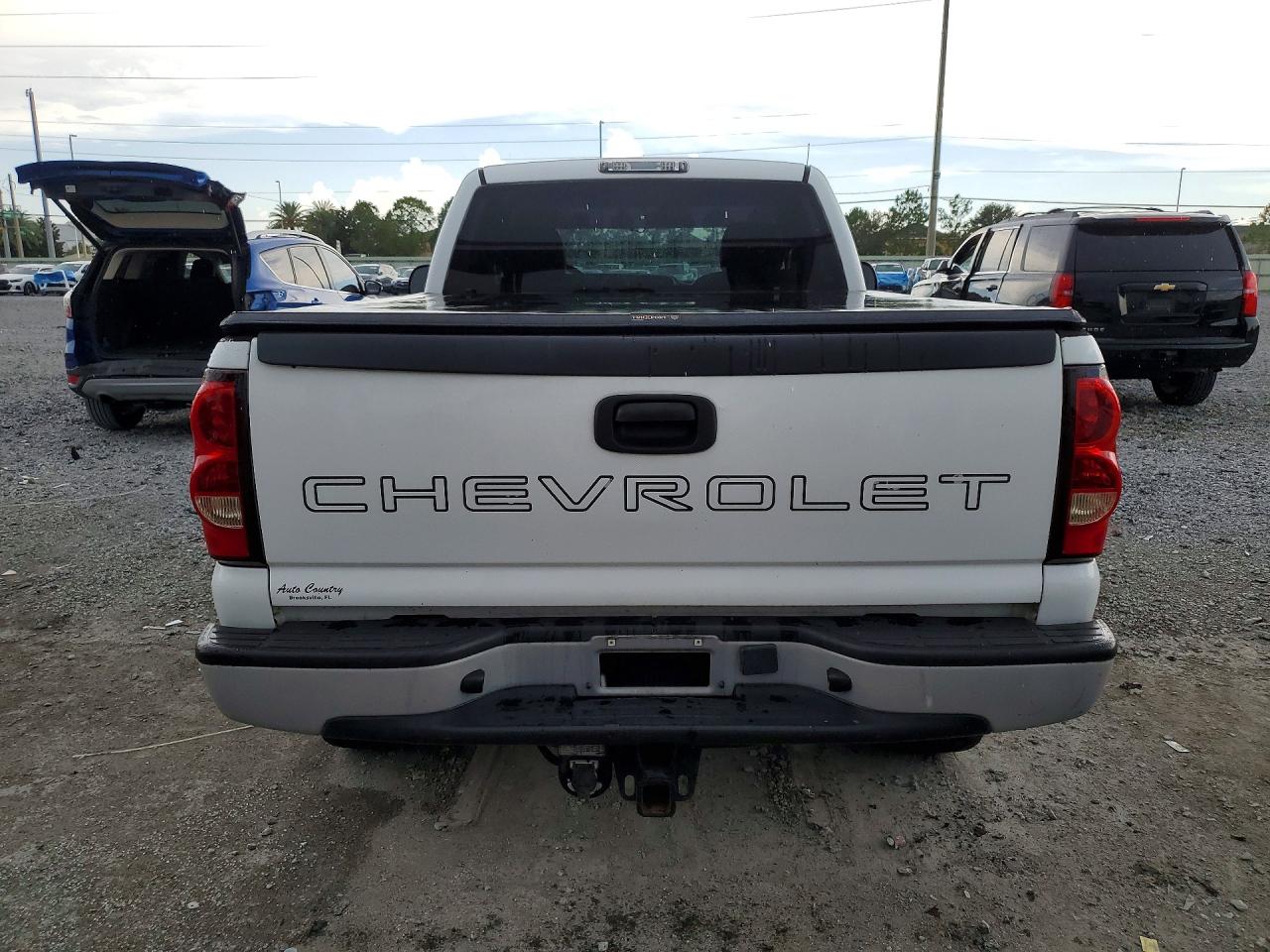2004 Chevrolet Silverado K1500 White vin: 1GCEK14VX4Z201711