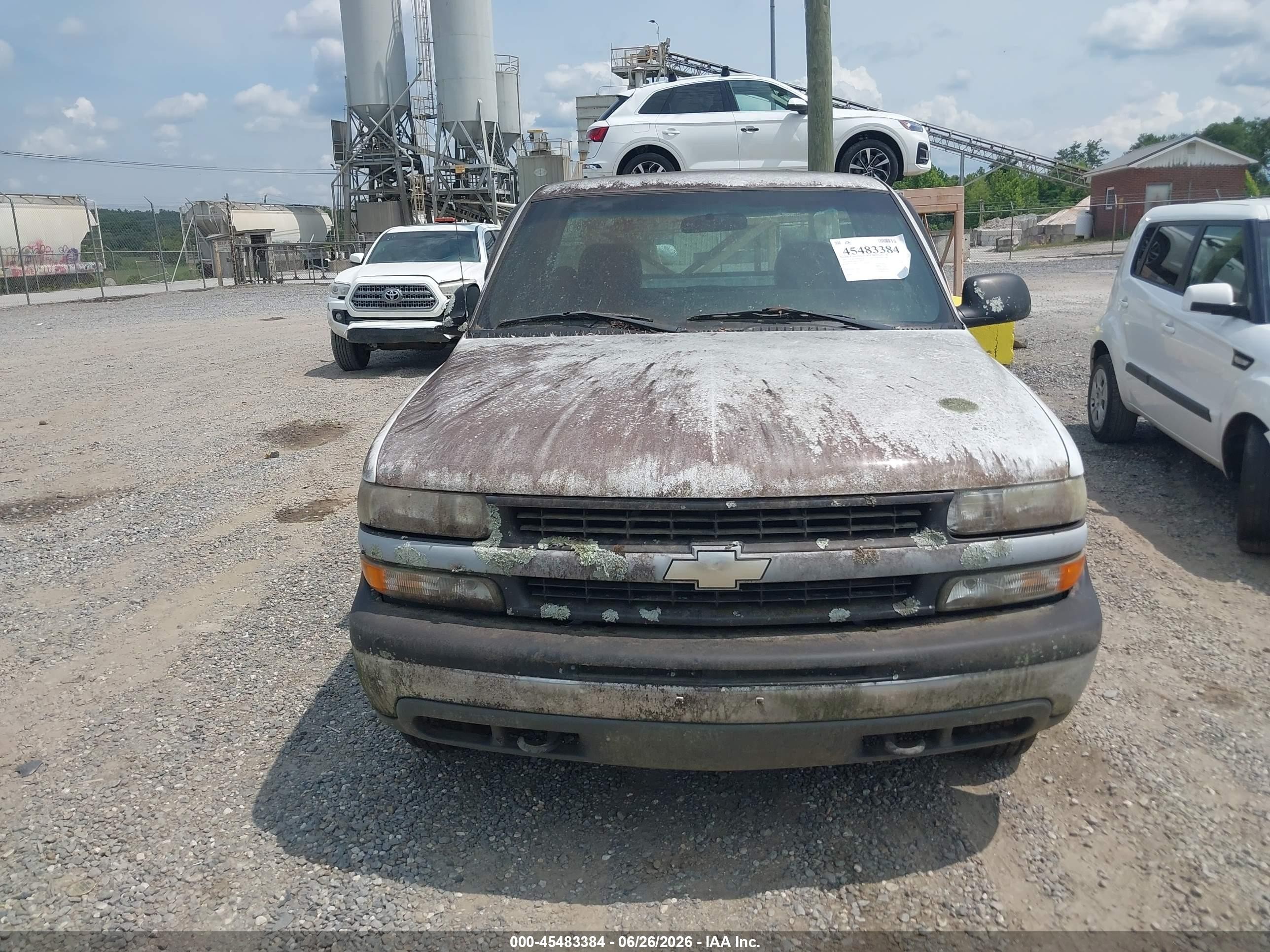 2002 Chevrolet Silverado 1500   White vin: 1GCEK14W62Z226952