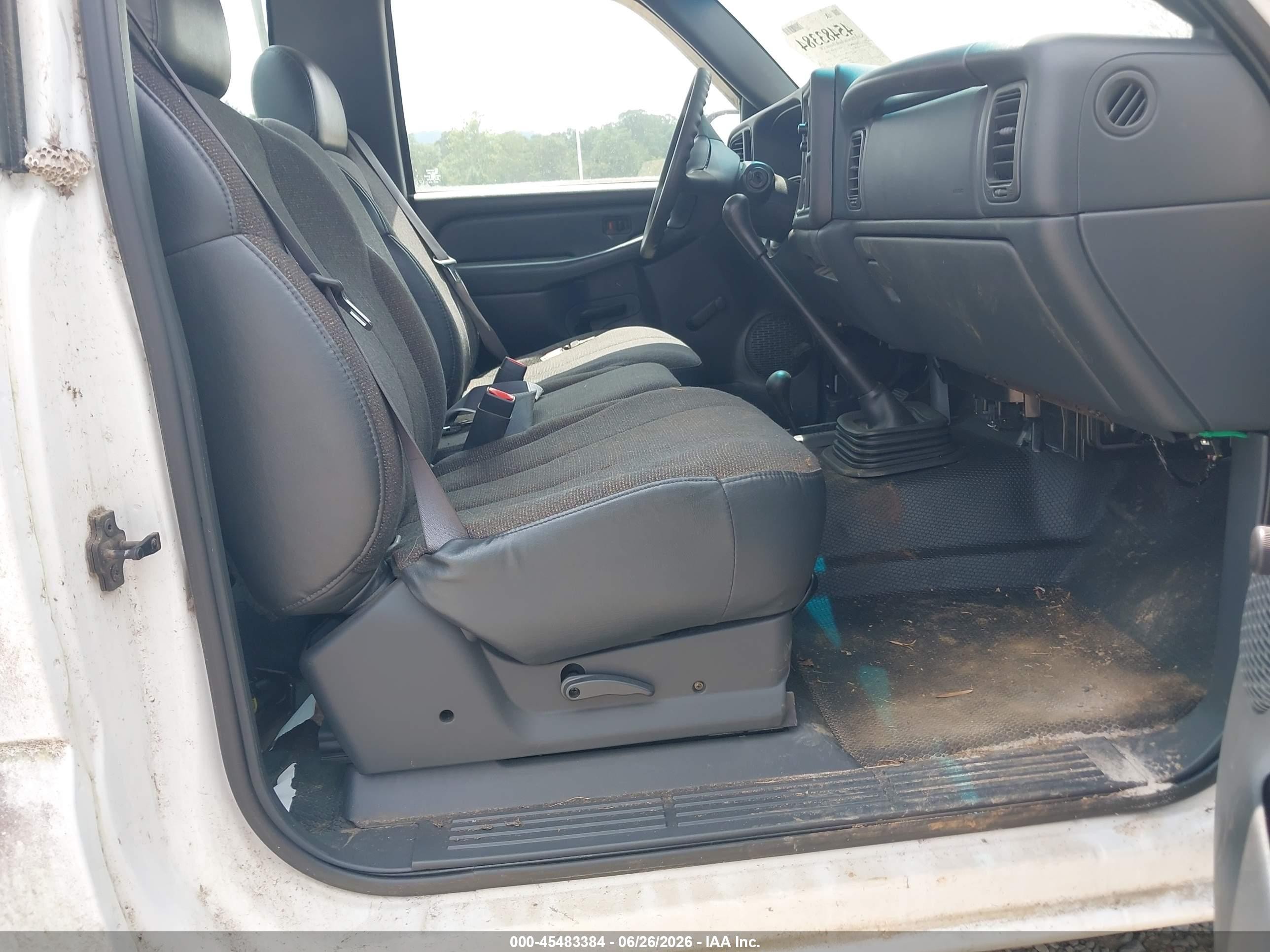 2002 Chevrolet Silverado 1500   White vin: 1GCEK14W62Z226952